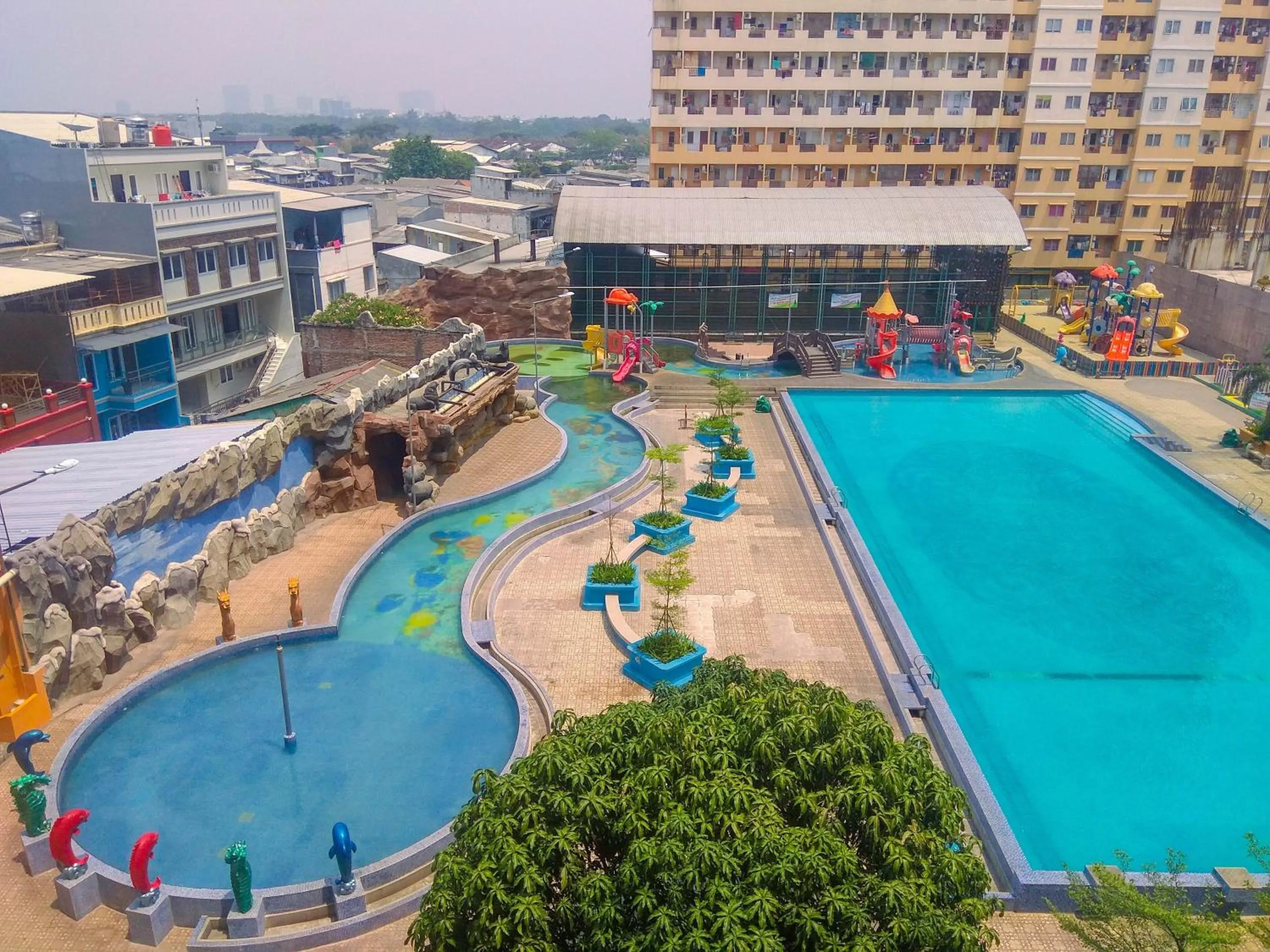 Property building in Cozy with River View @ 2BR Teluk Intan Apartment By Travelio