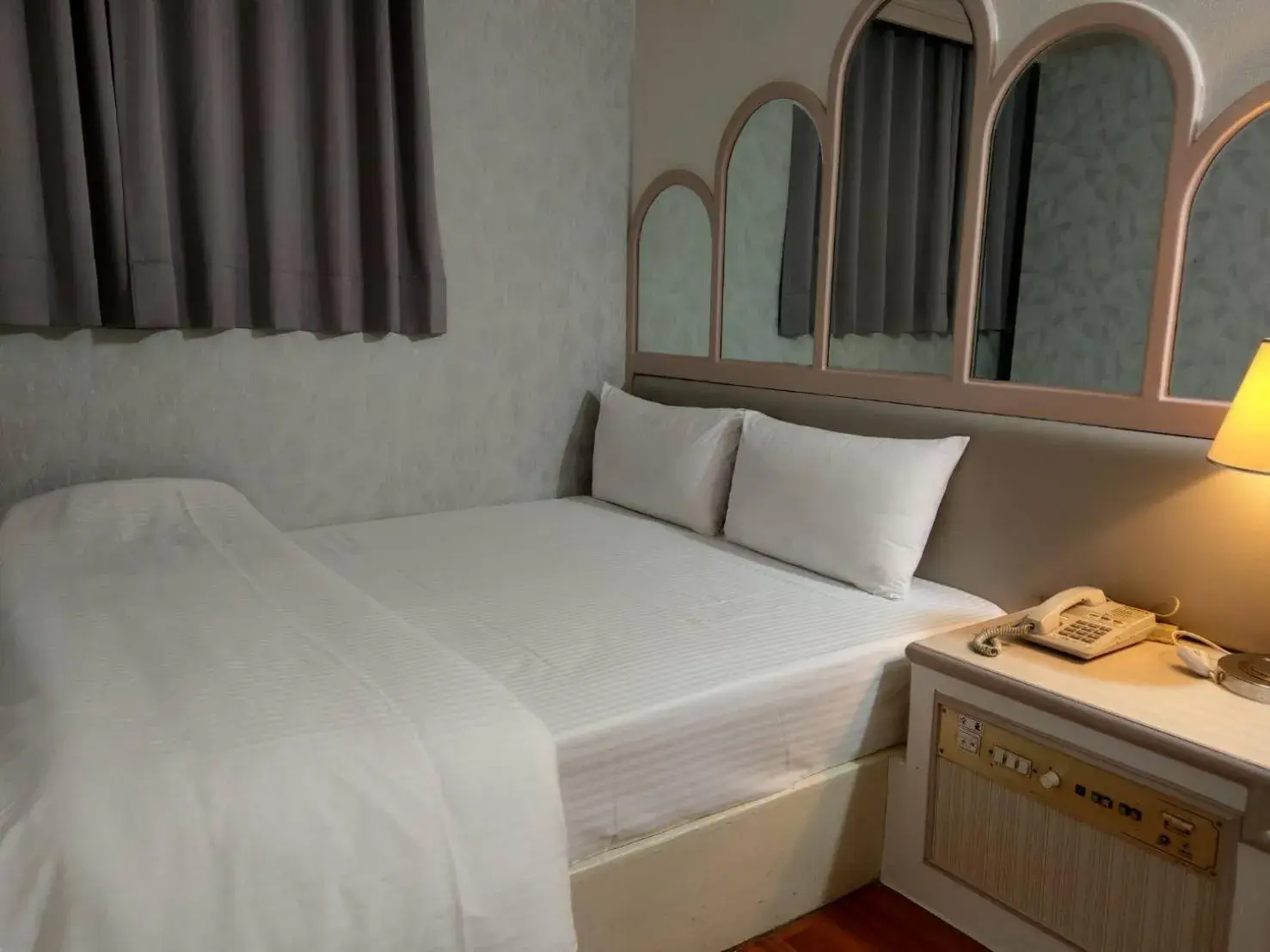 Budget Double Room without Window in Chrysler Hotel Budget Double Room without Window in Chrysler Hotel