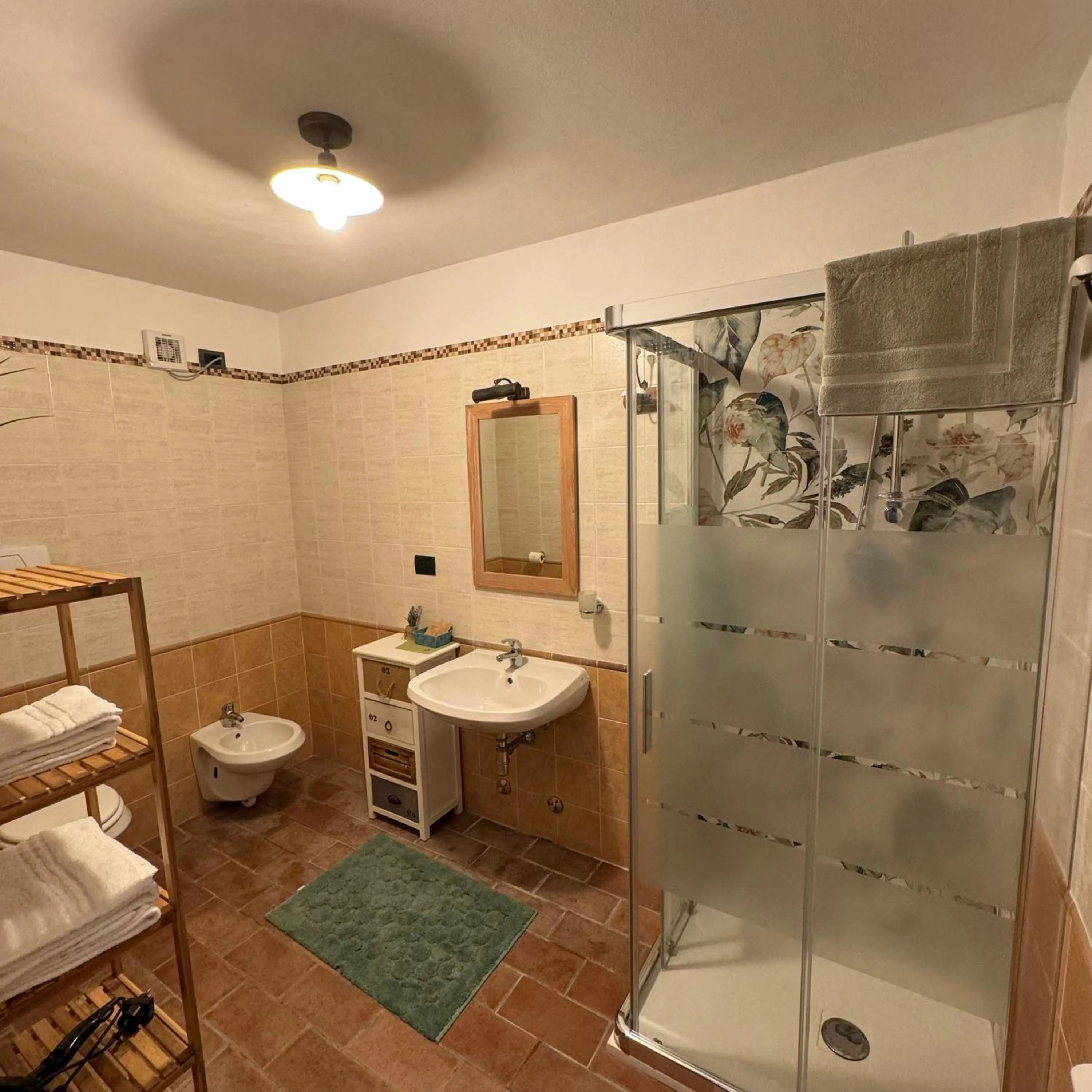 Shower in B&B Il Fienile San Gimignano