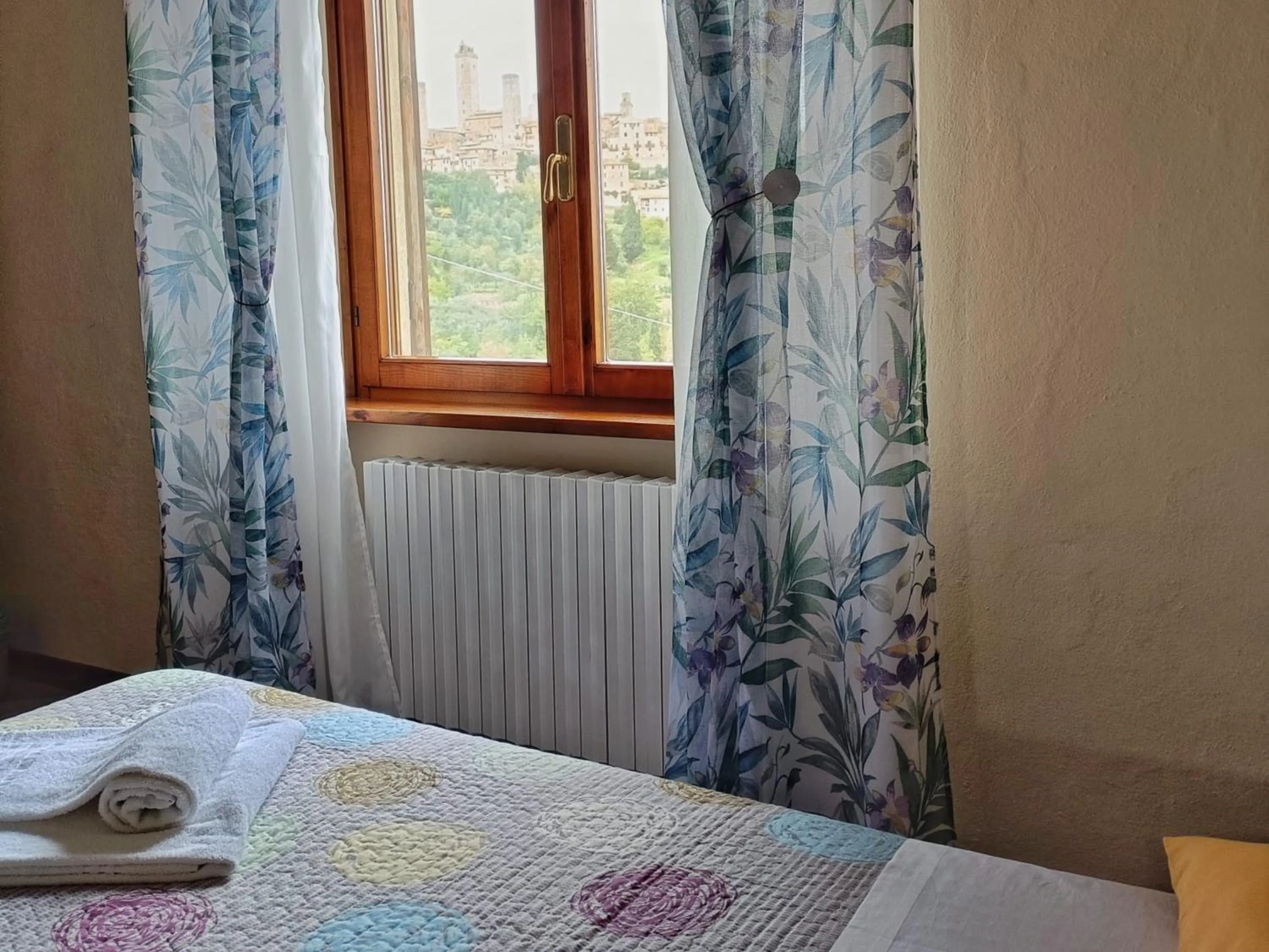 Property building, Bed in B&B Il Fienile San Gimignano