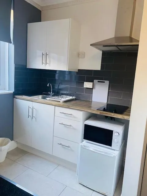 Kitchen or kitchenette in Circle Guest House Bed Only