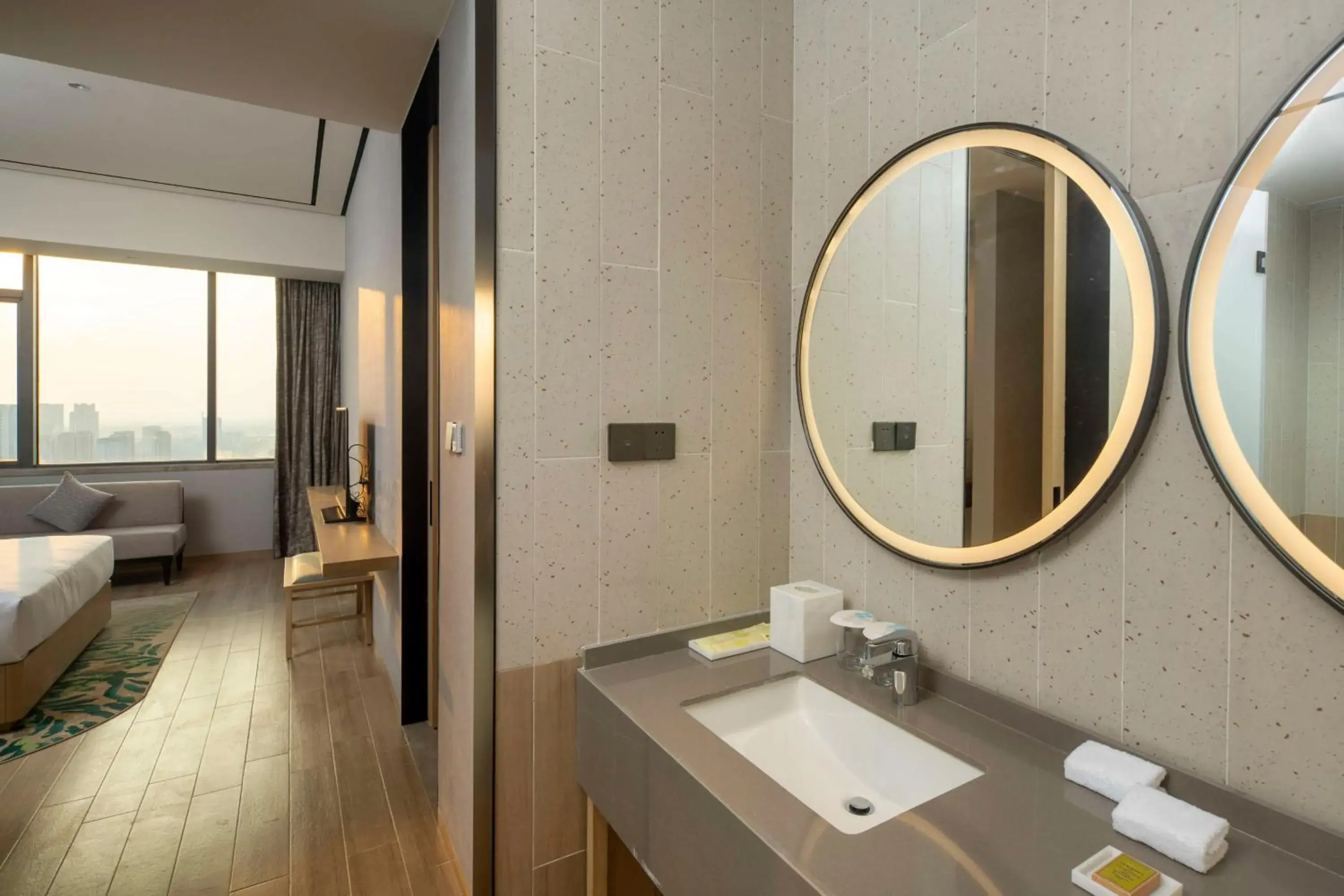 Deluxe King Suite with Lake View in Hilton Garden Inn Changde Dingcheng Deluxe King Suite with Lake View in Hilton Garden Inn Changde Dingcheng