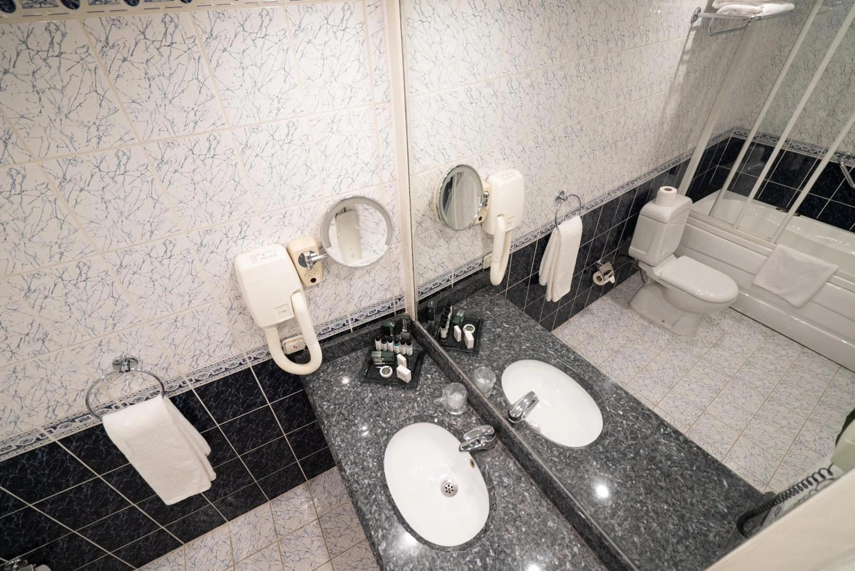 Bathroom in The Green Park Diyarbakir