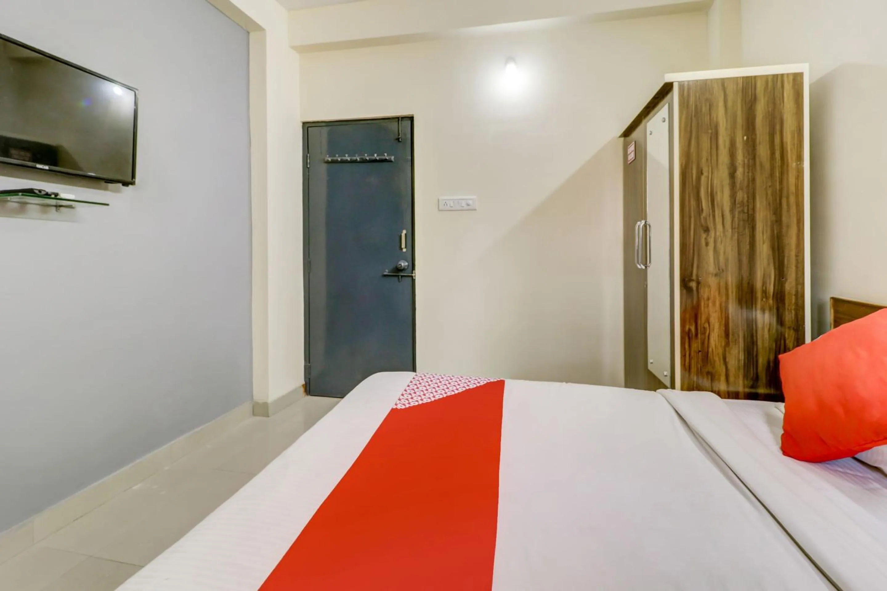 Bedroom, Bed in Super Hotel O The Crown Inn