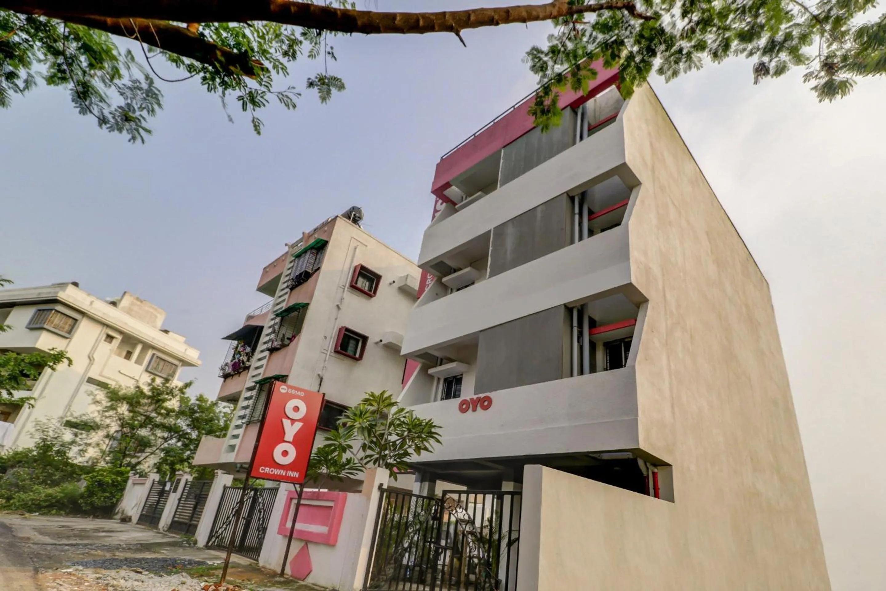 Facade/entrance in Hotel O The Crown Inn