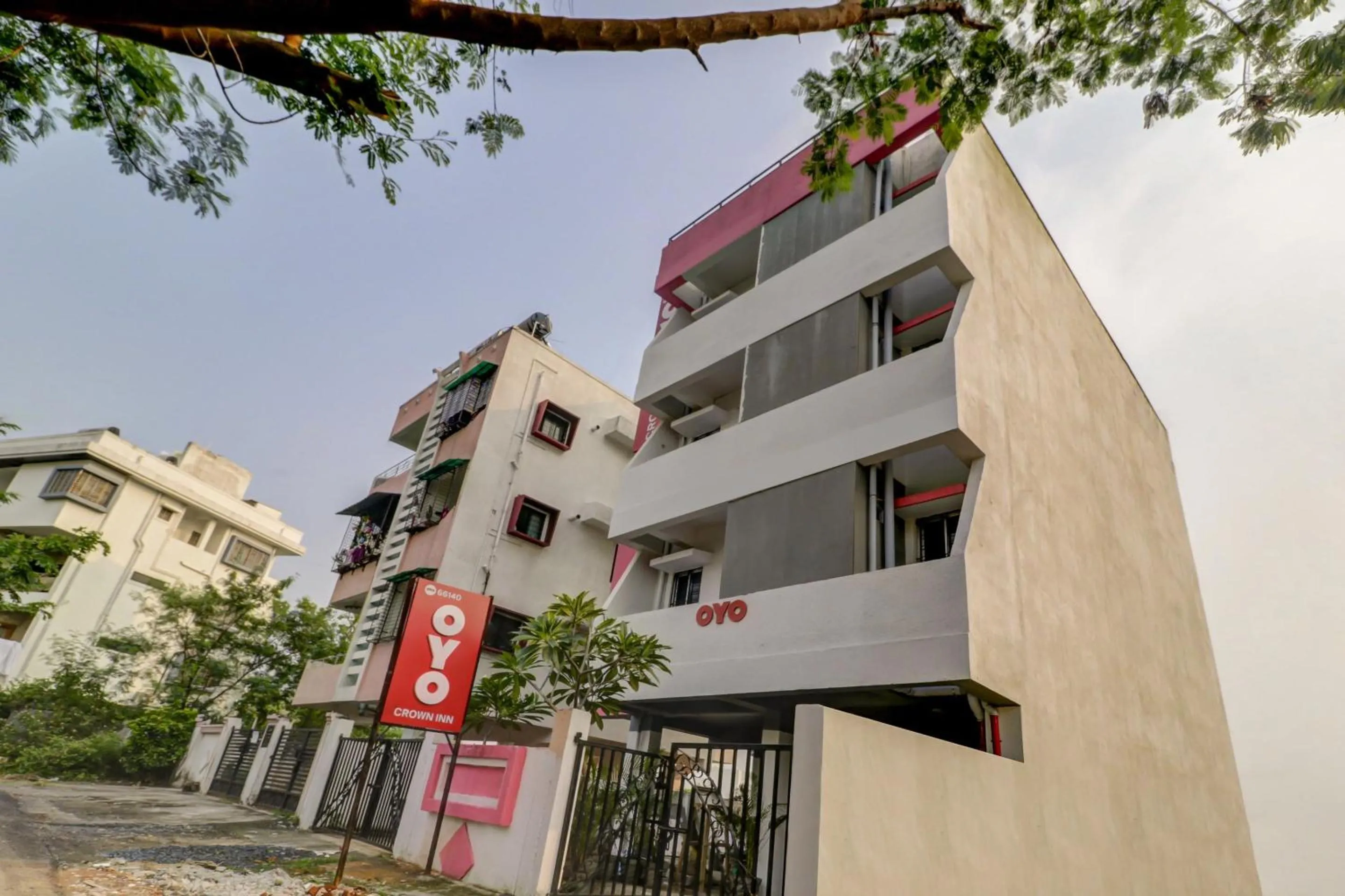 Facade/entrance in Super Hotel O The Crown Inn