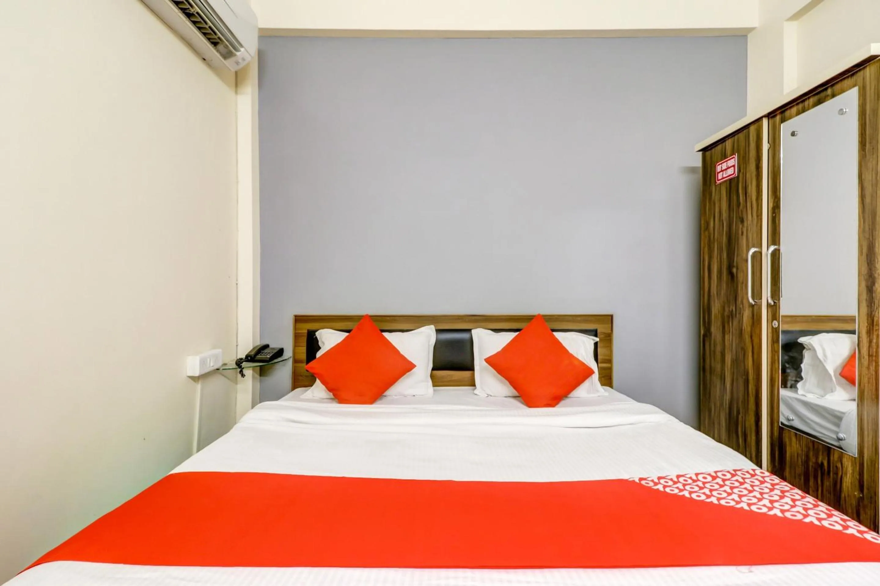 Bedroom, Bed in Hotel O The Crown Inn