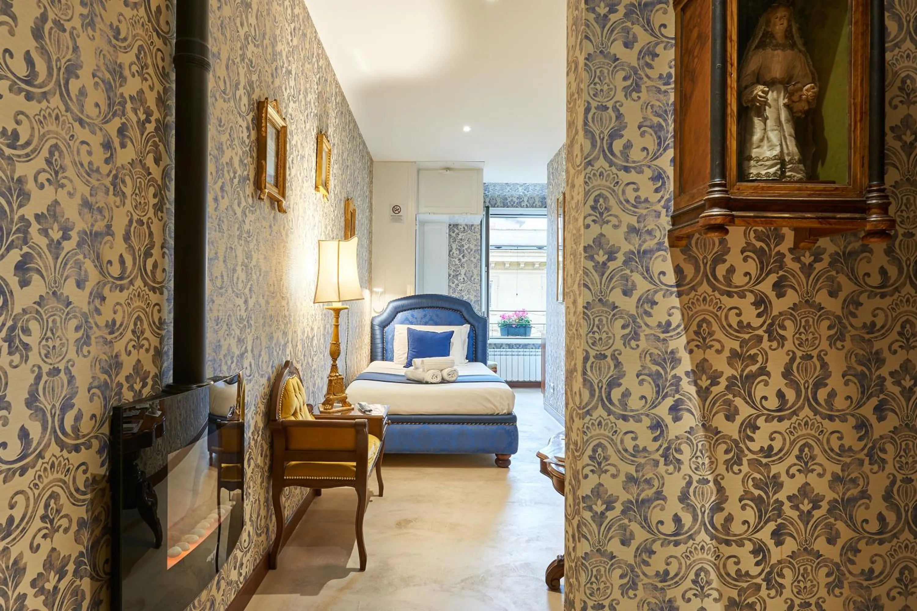 Photo of the whole room, Bed in Fabrizio's Rooms