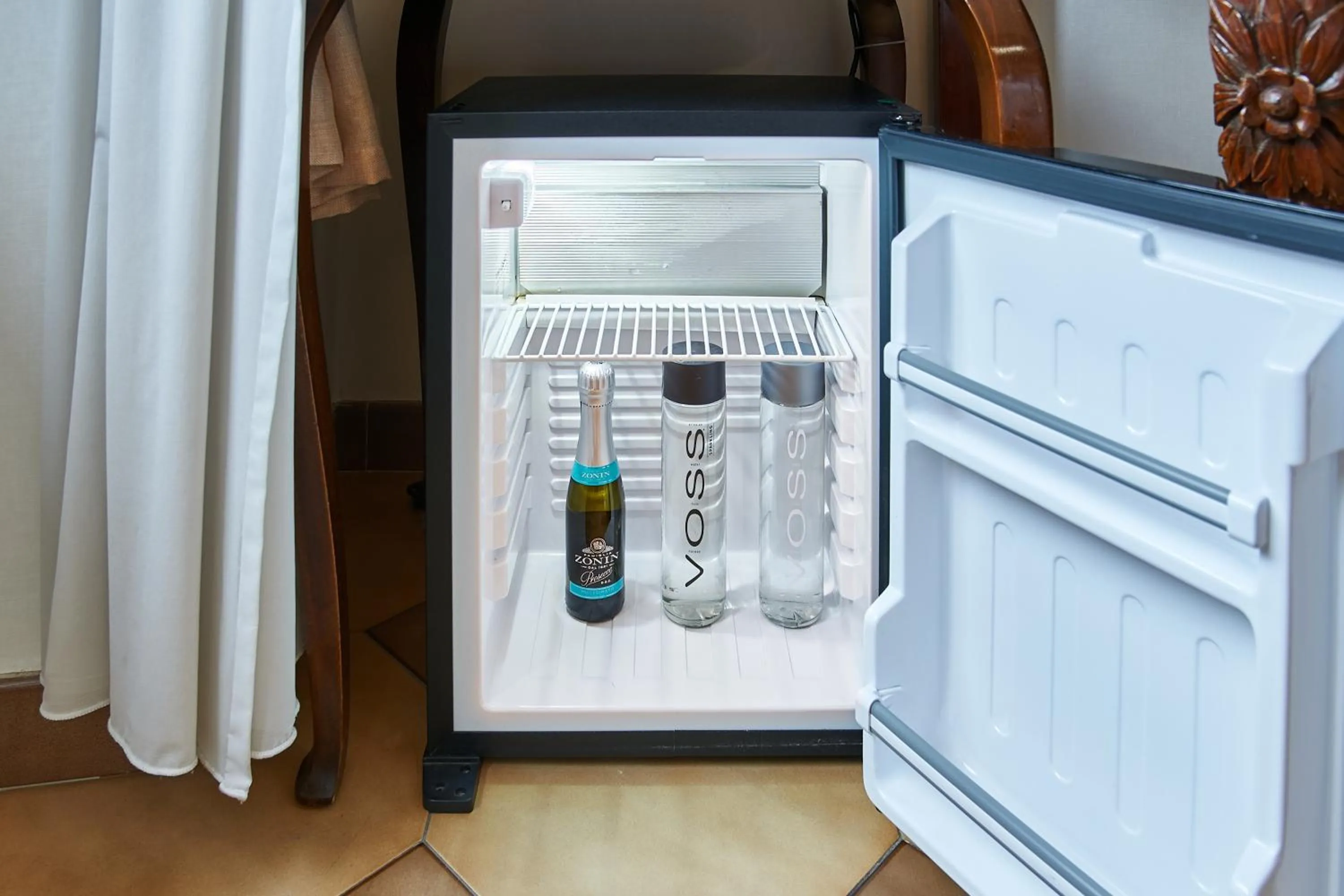 Drinks in Fabrizio's Rooms