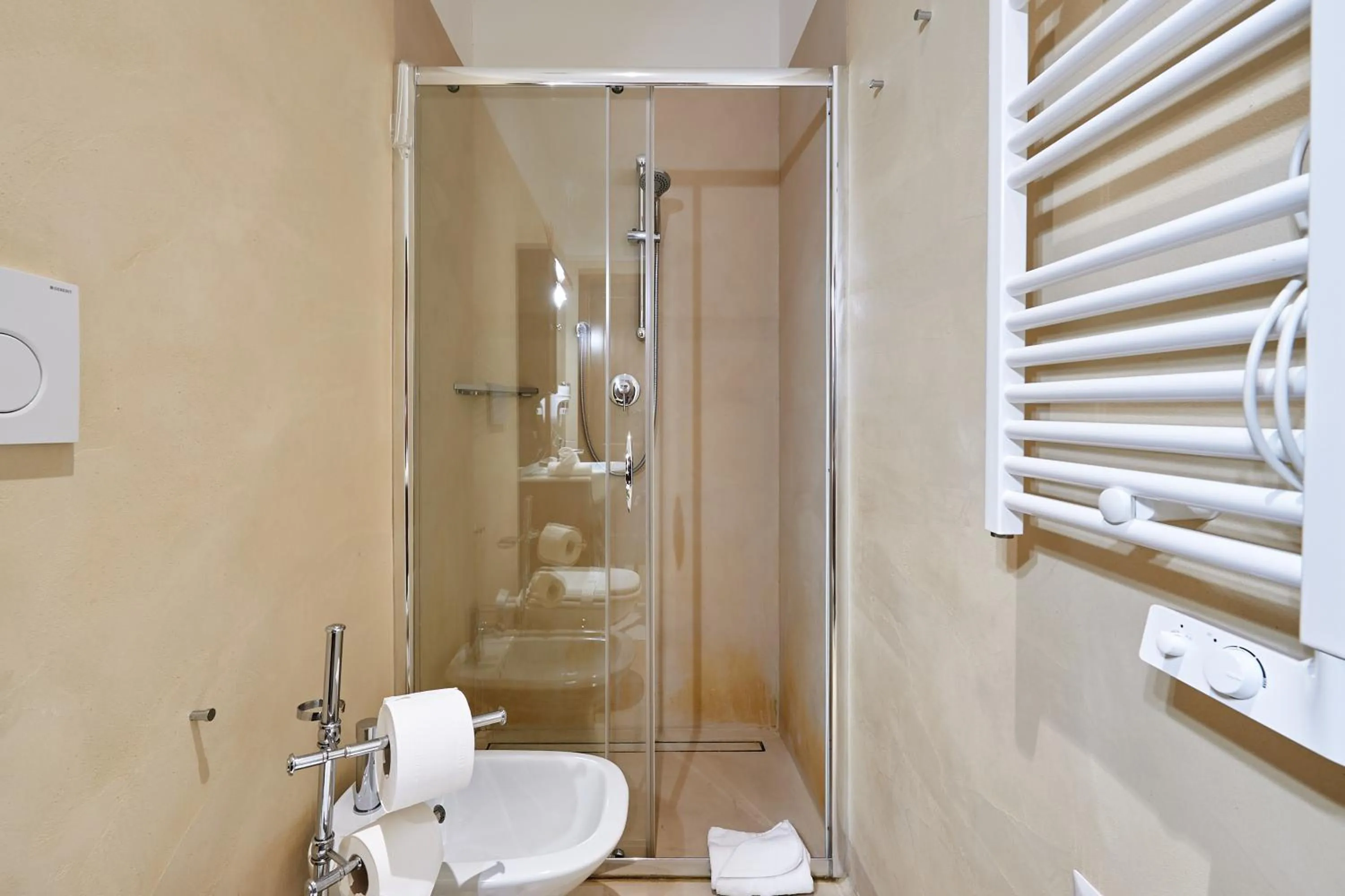 Bathroom in Fabrizio's Rooms