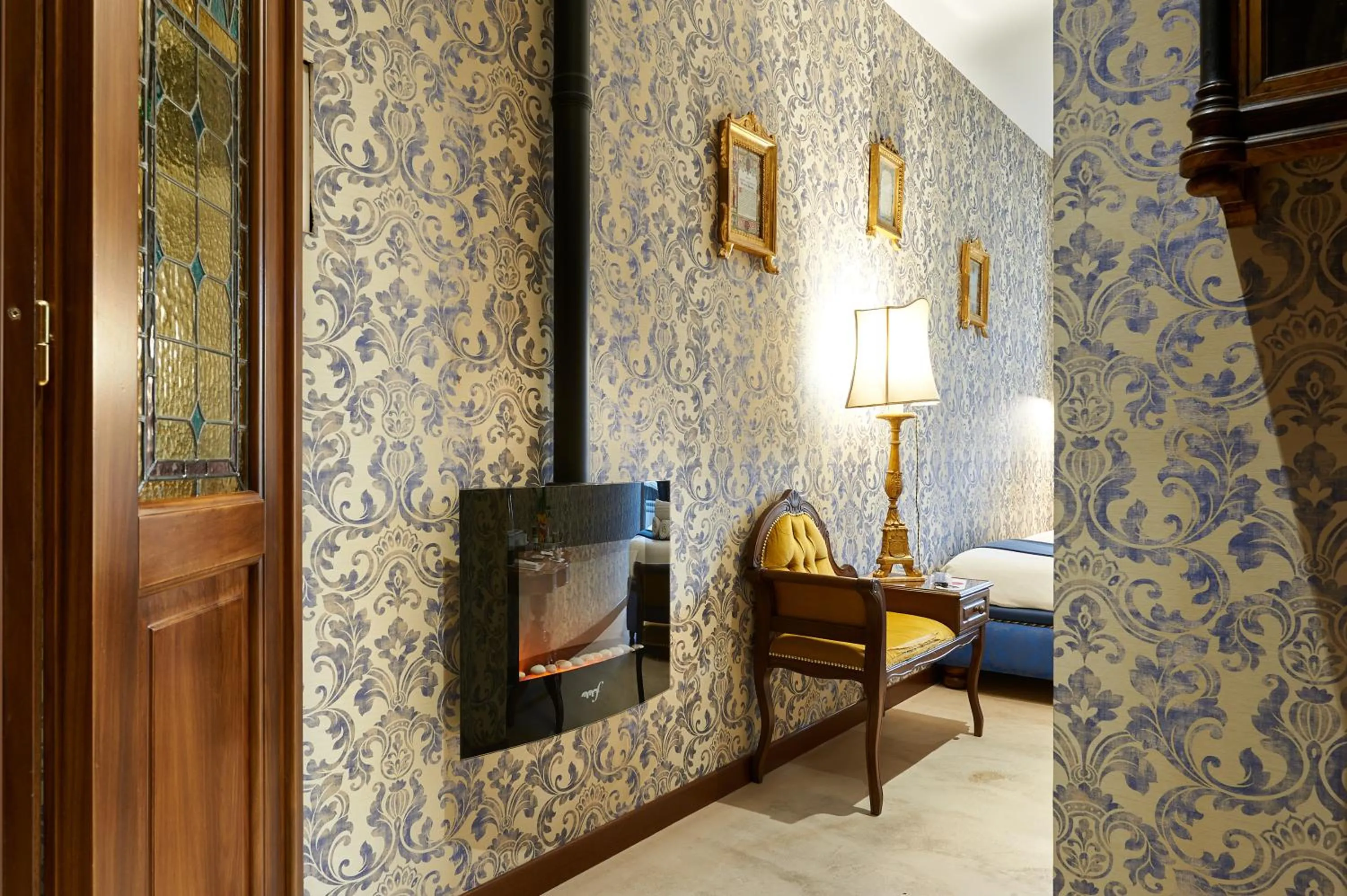 Photo of the whole room, Bed in Fabrizio's Rooms