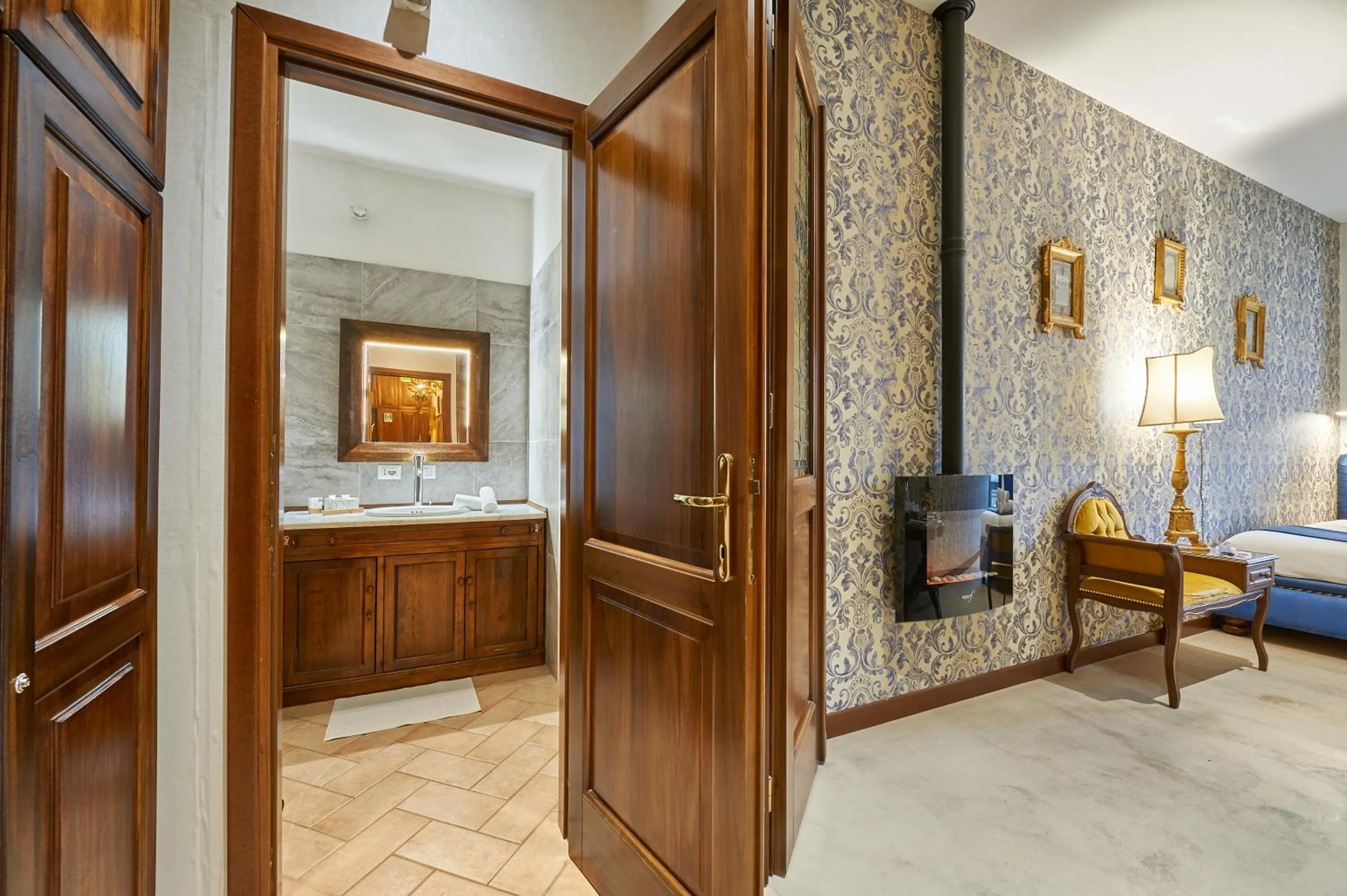 Photo of the whole room in Fabrizio's Rooms