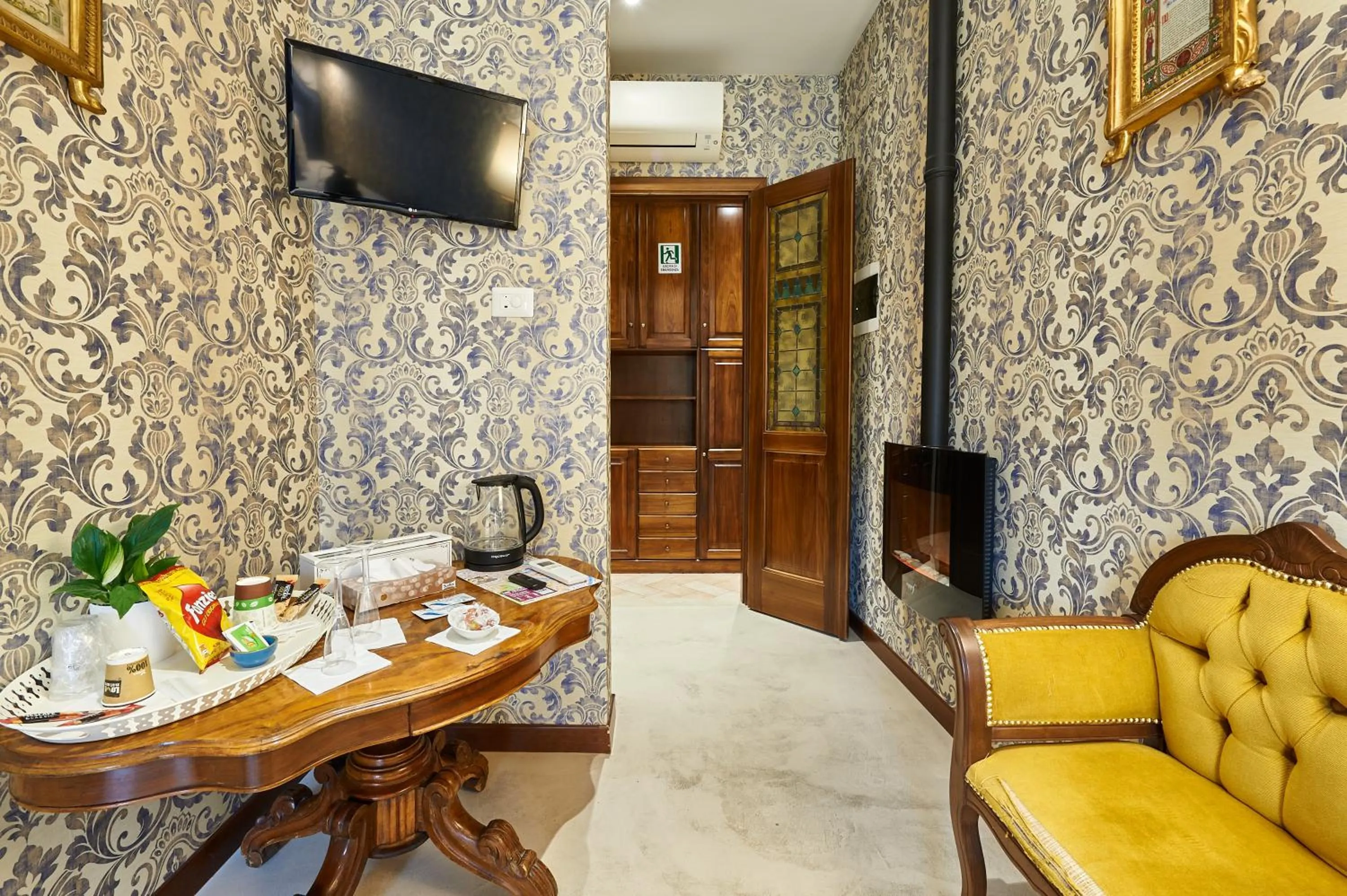 Photo of the whole room in Fabrizio's Rooms