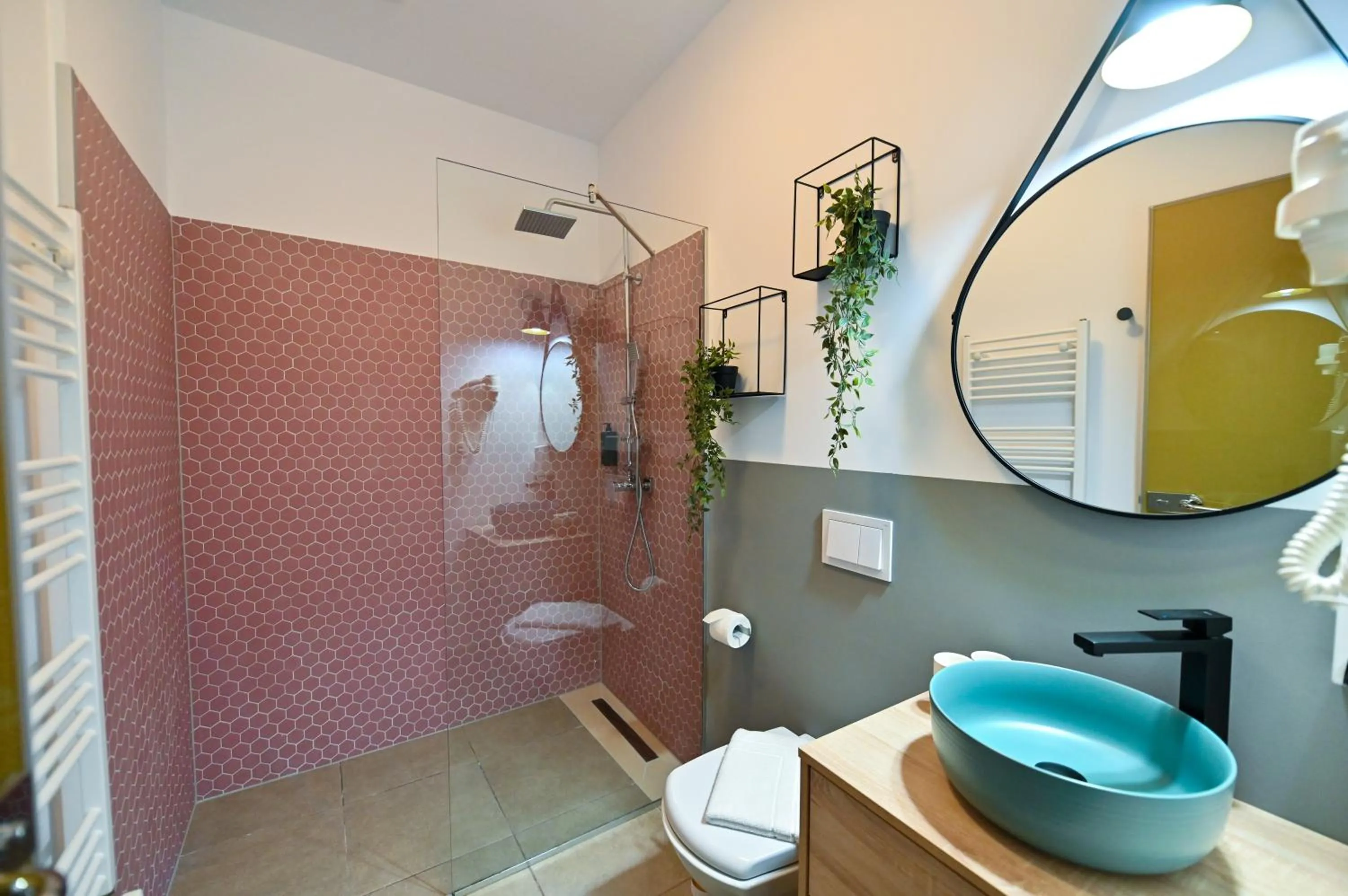 Shower in Althof Apartments