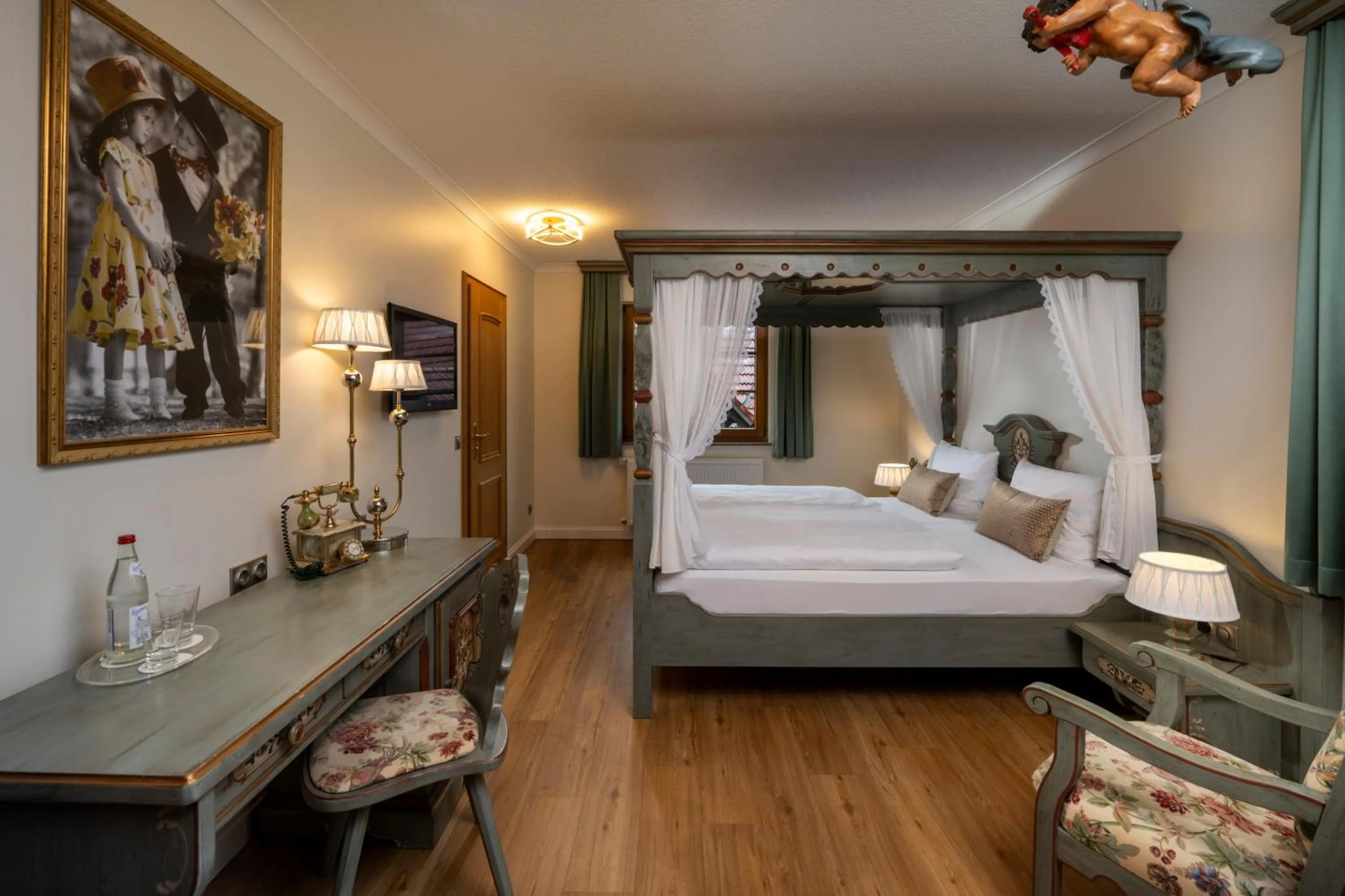 Photo of the whole room, Bed in Hotel Linther Hof