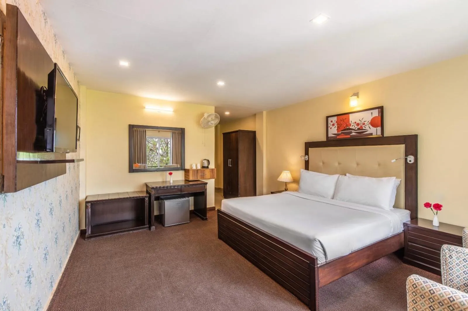 Bed in Maple Resort Chail