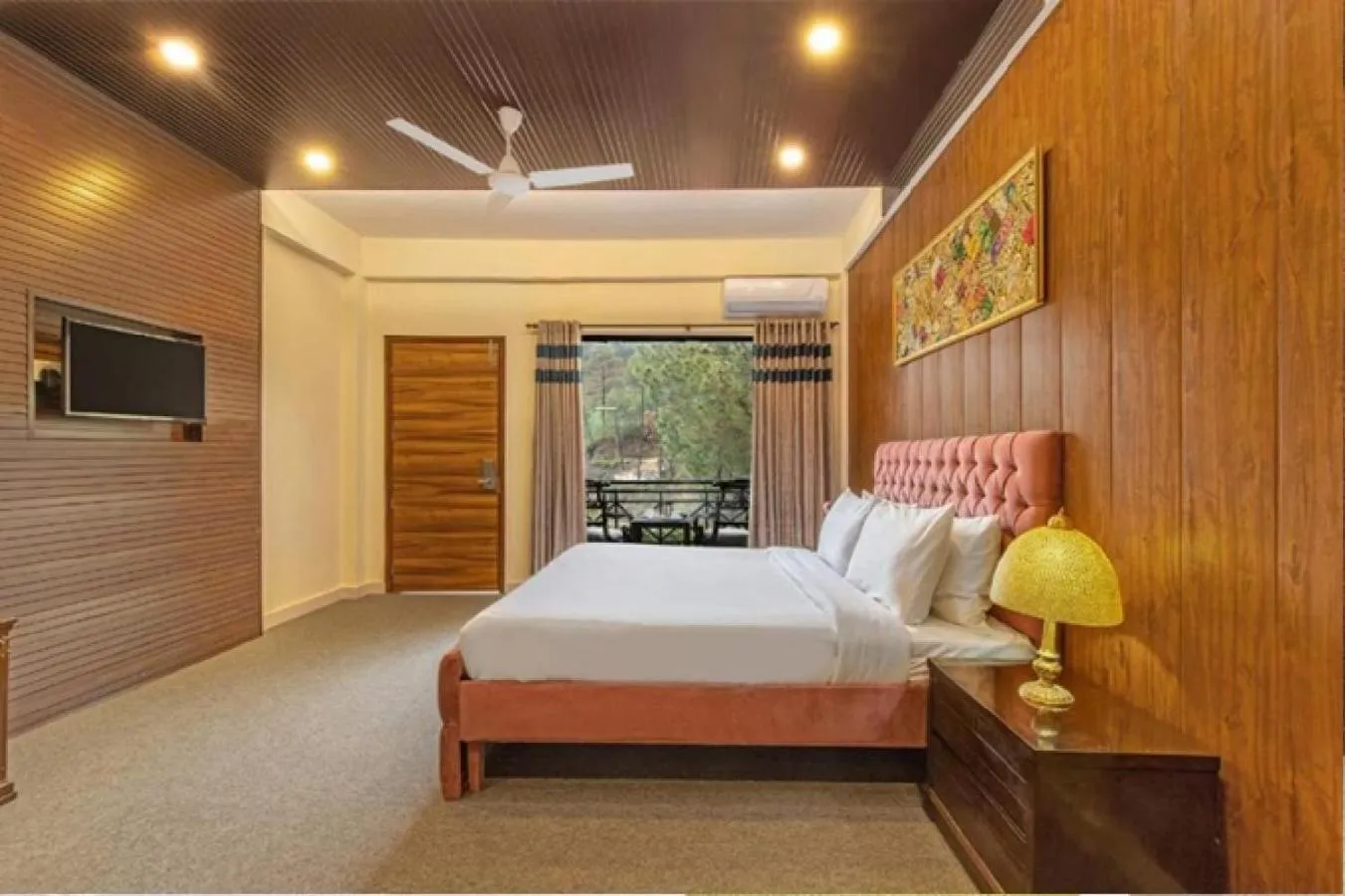 TV and multimedia, Bed in Maple Resort Chail