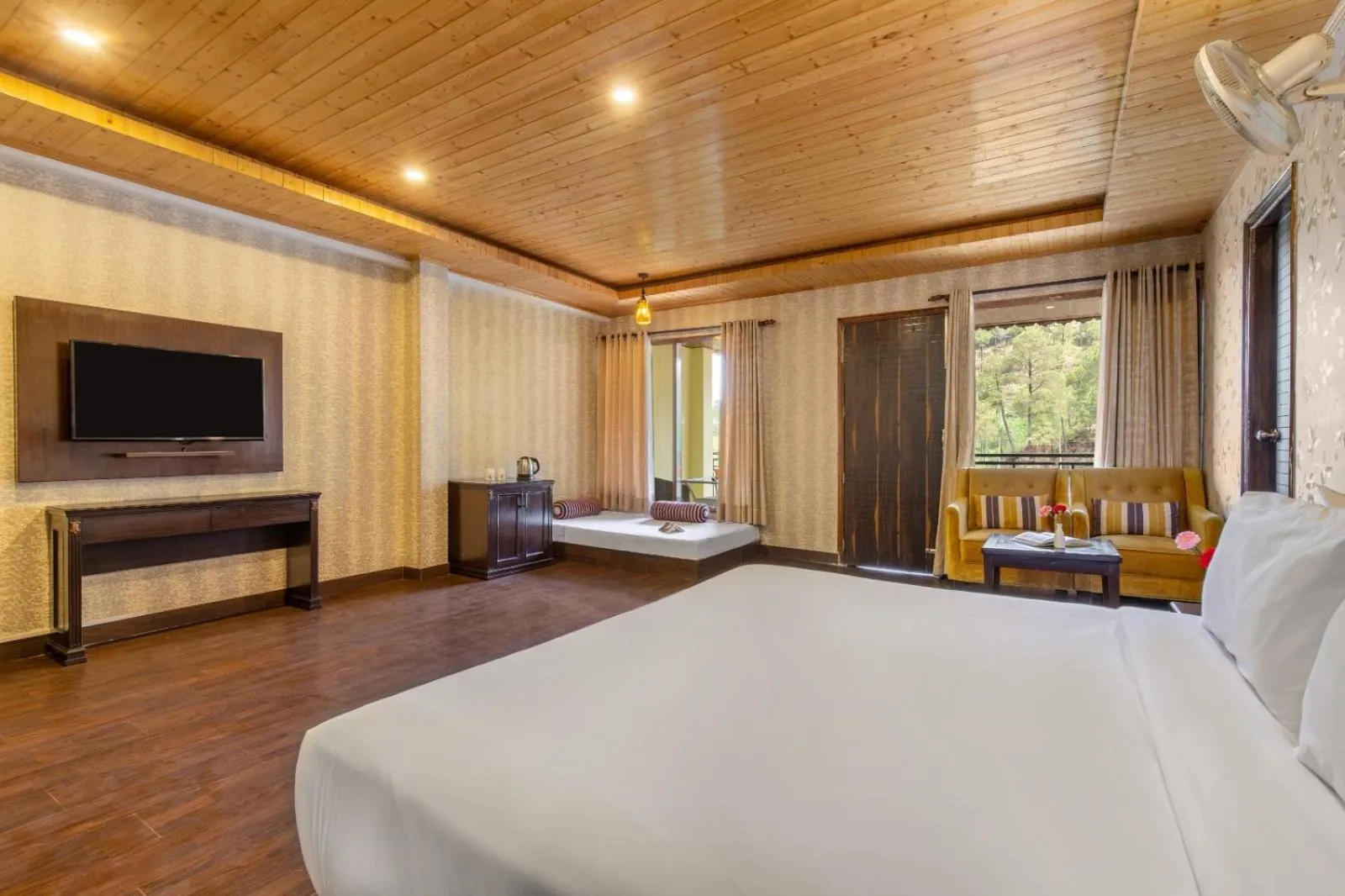 Bed in Maple Resort Chail