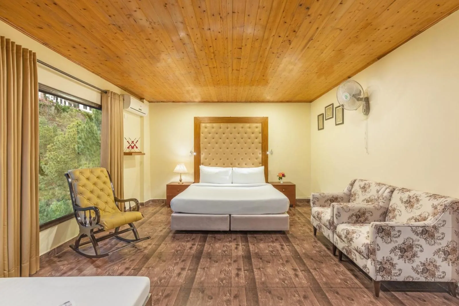 Bed in Maple Resort Chail