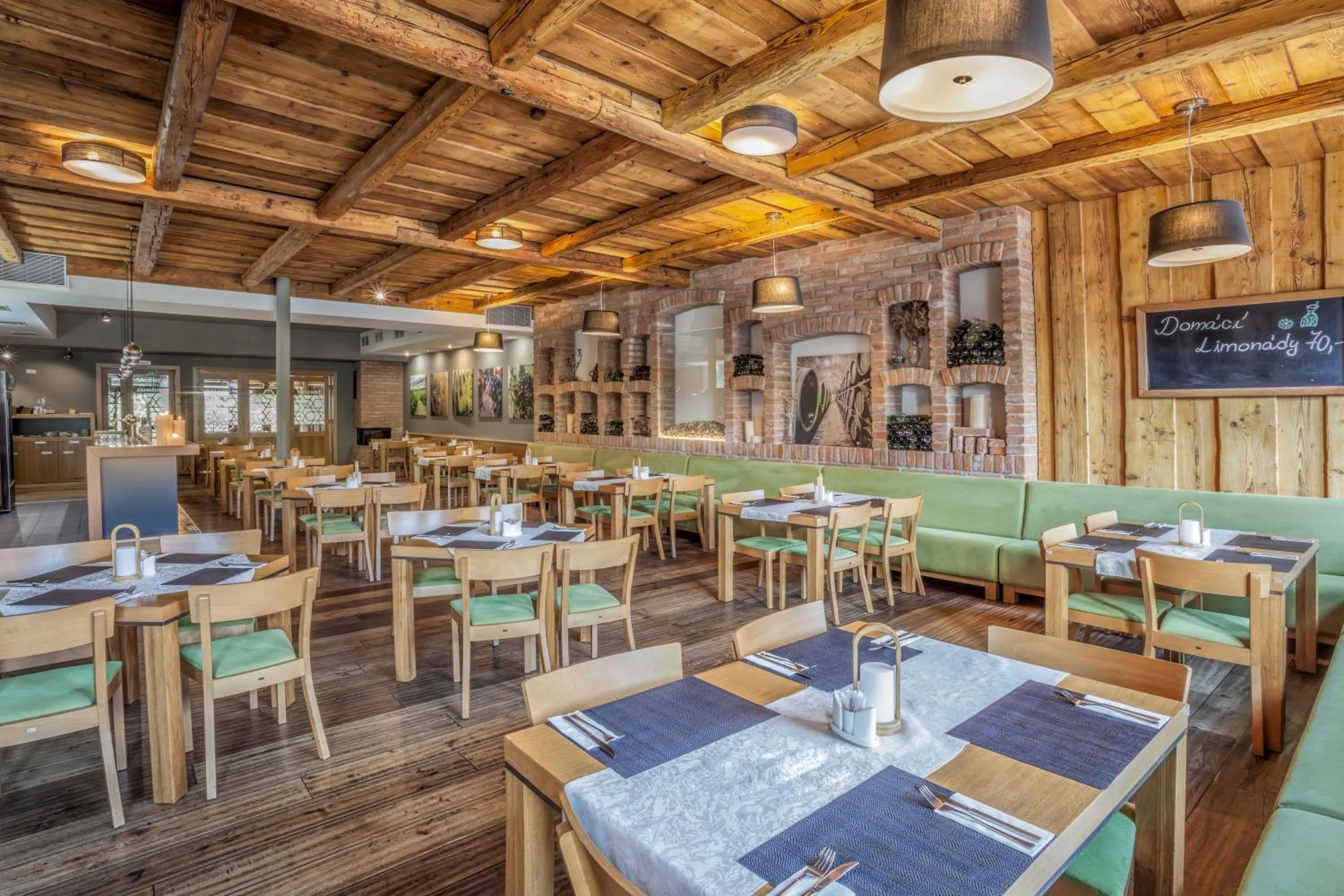 Restaurant/places to eat in Hotel Lidový dům