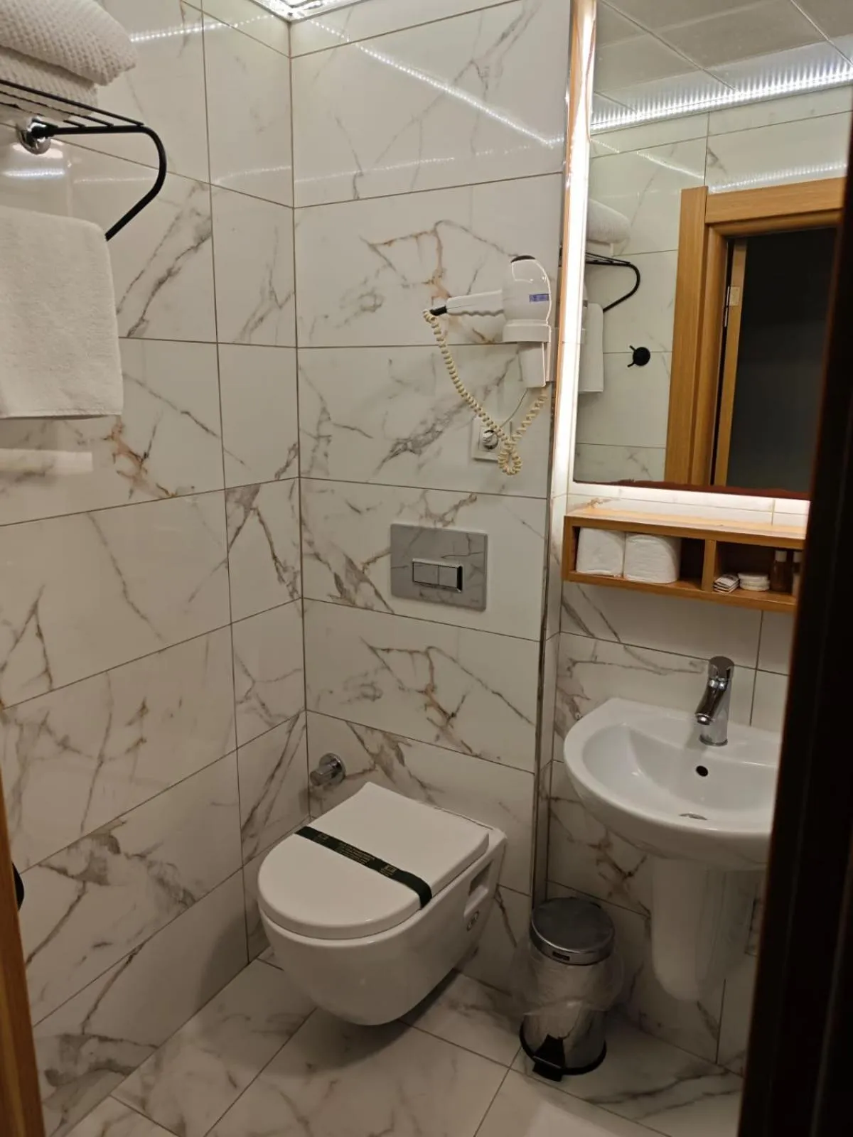 Shower in Hotel Devman