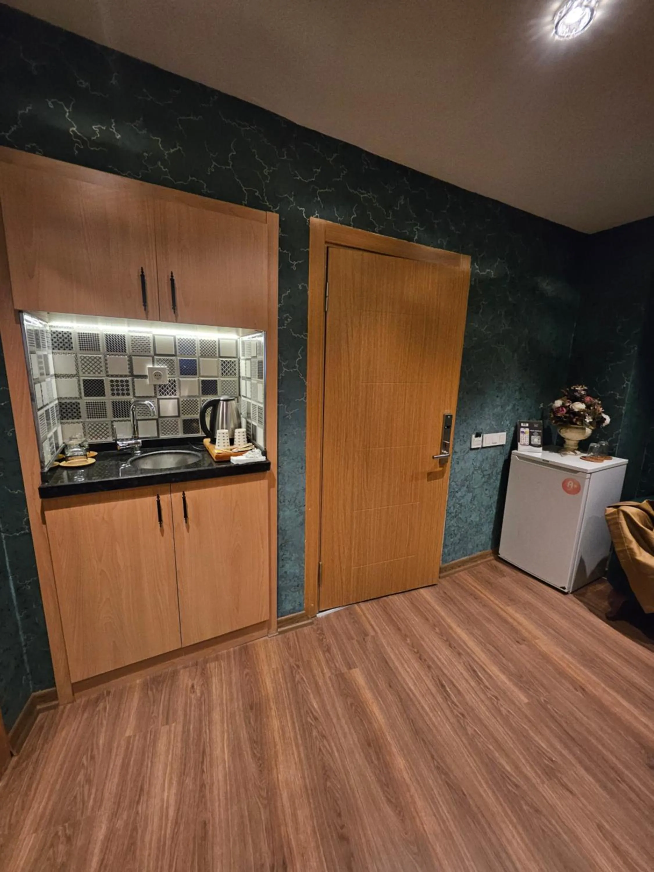 Coffee/tea facilities in The Hotel Devman