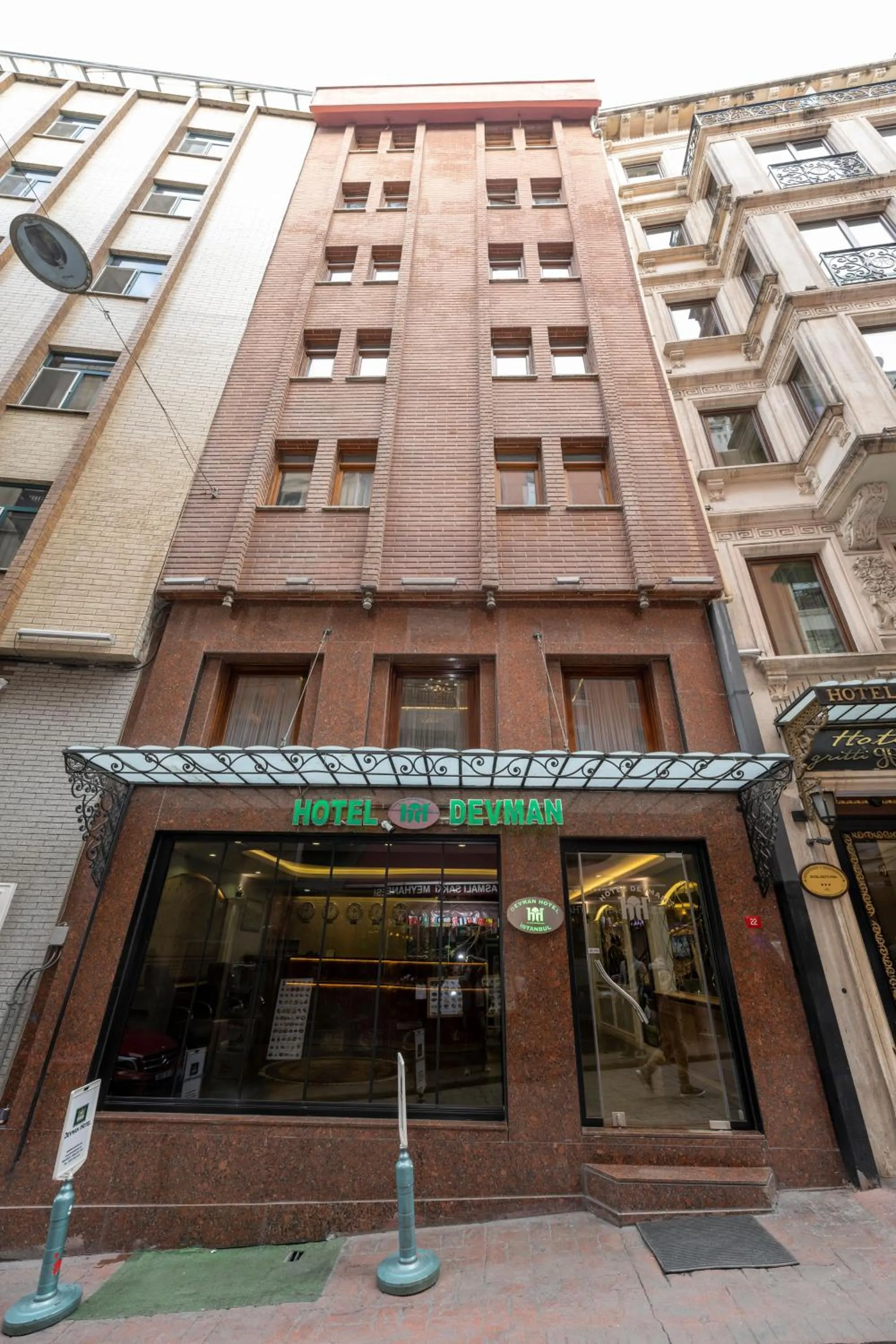 Property building in Hotel Devman