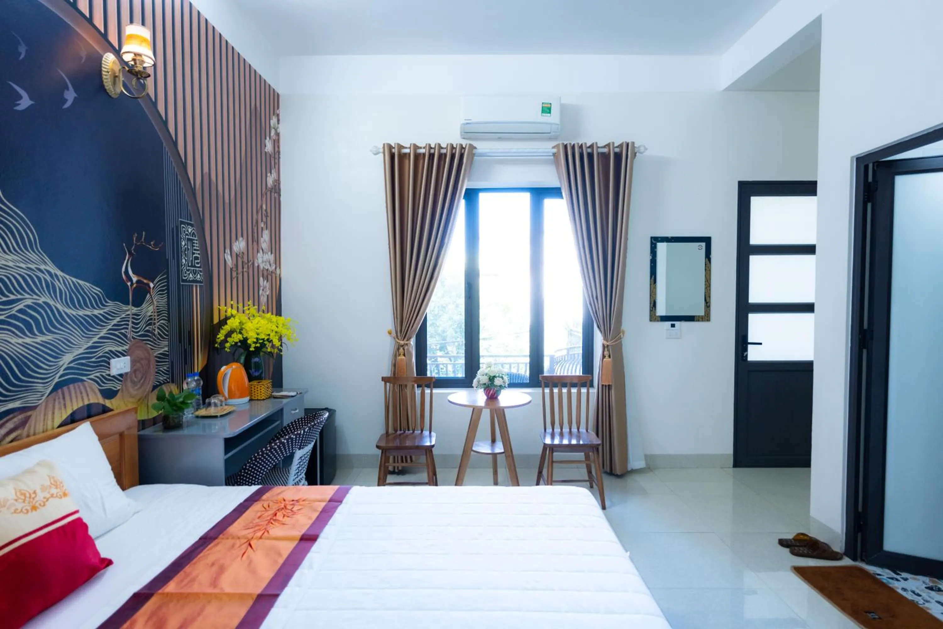 Bedroom, Bed in TAMCOC VUTHANH FRIENDLY Hotel