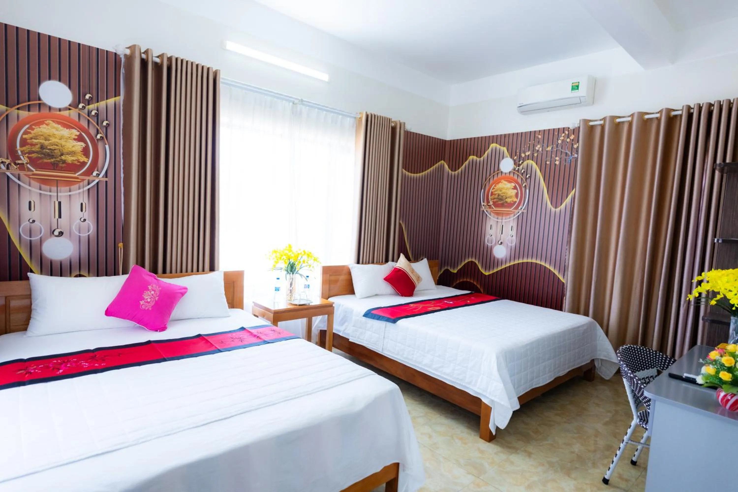 Bedroom, Bed in TAMCOC VUTHANH FRIENDLY Hotel