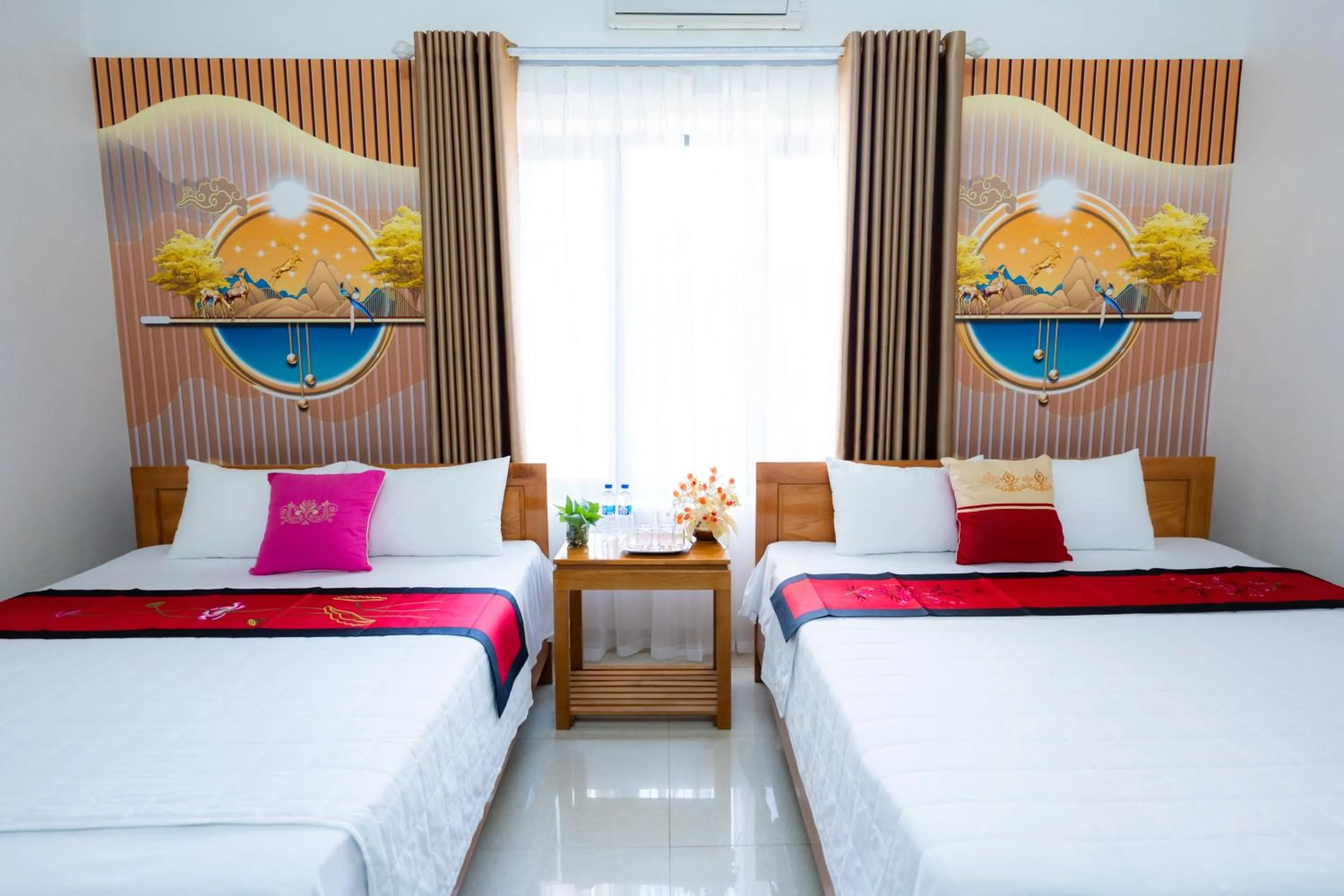 Bedroom, Bed in TAMCOC VUTHANH FRIENDLY Hotel