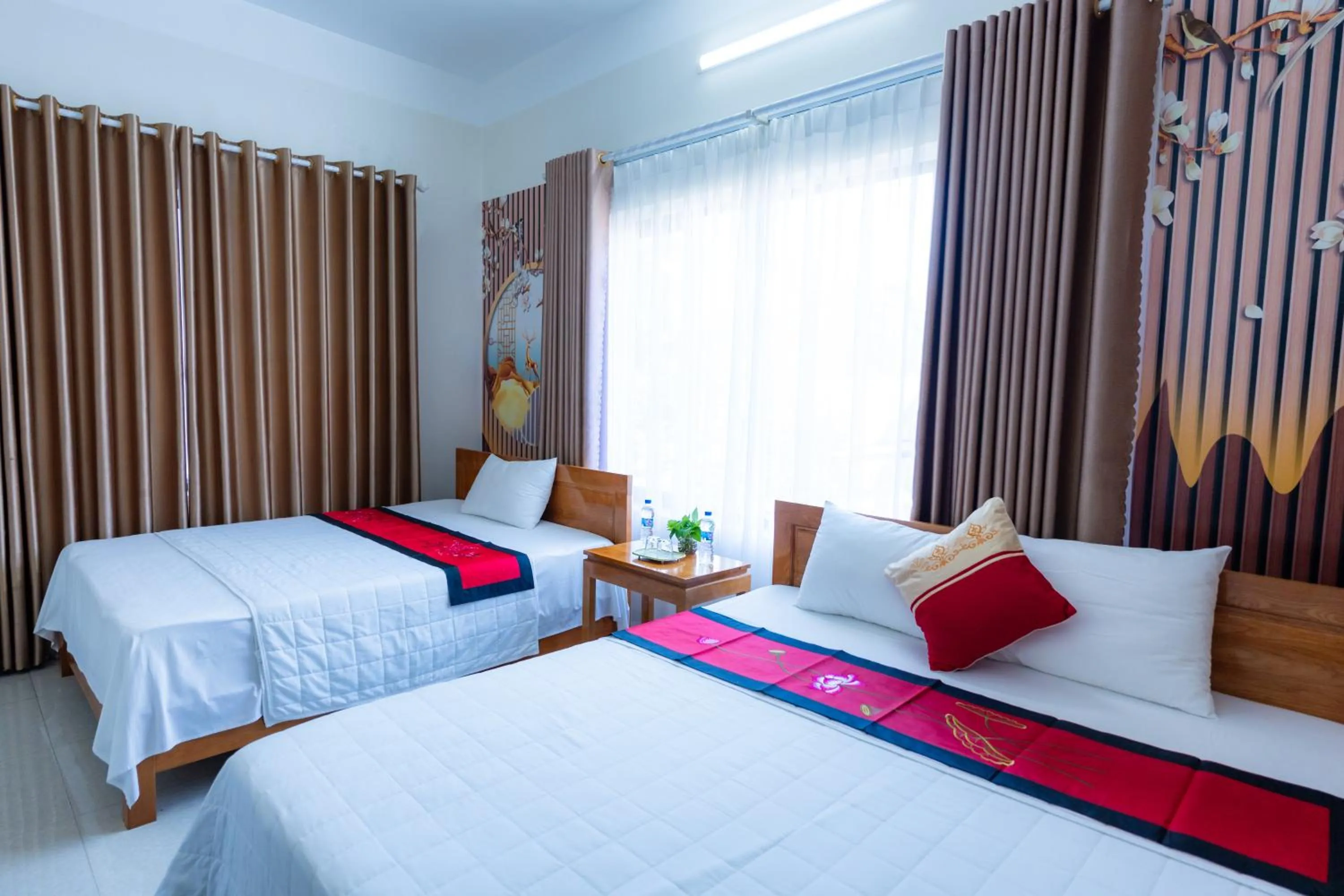 Bedroom, Bed in TAMCOC VUTHANH FRIENDLY Hotel