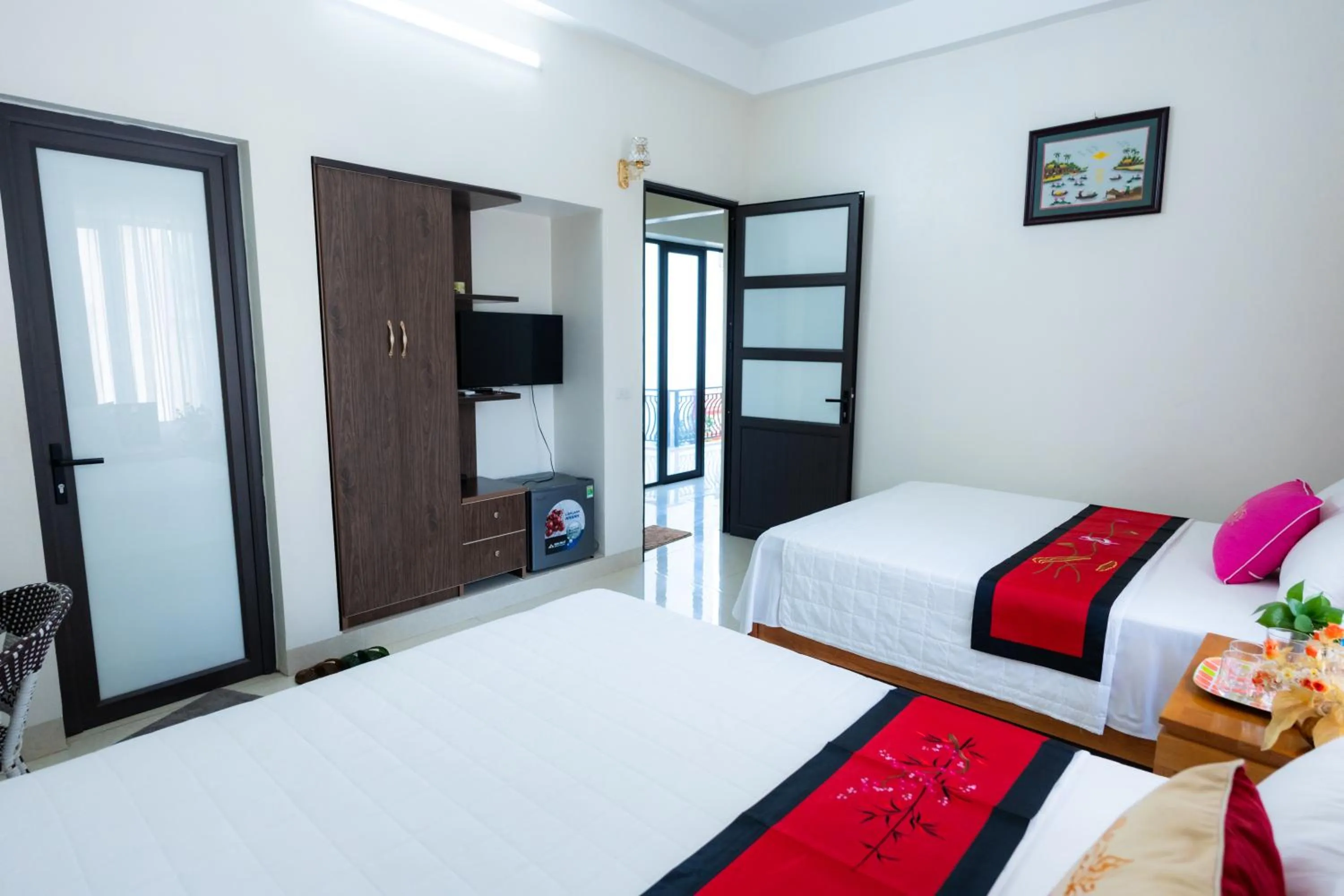Bedroom, Bed in TAMCOC VUTHANH FRIENDLY Hotel