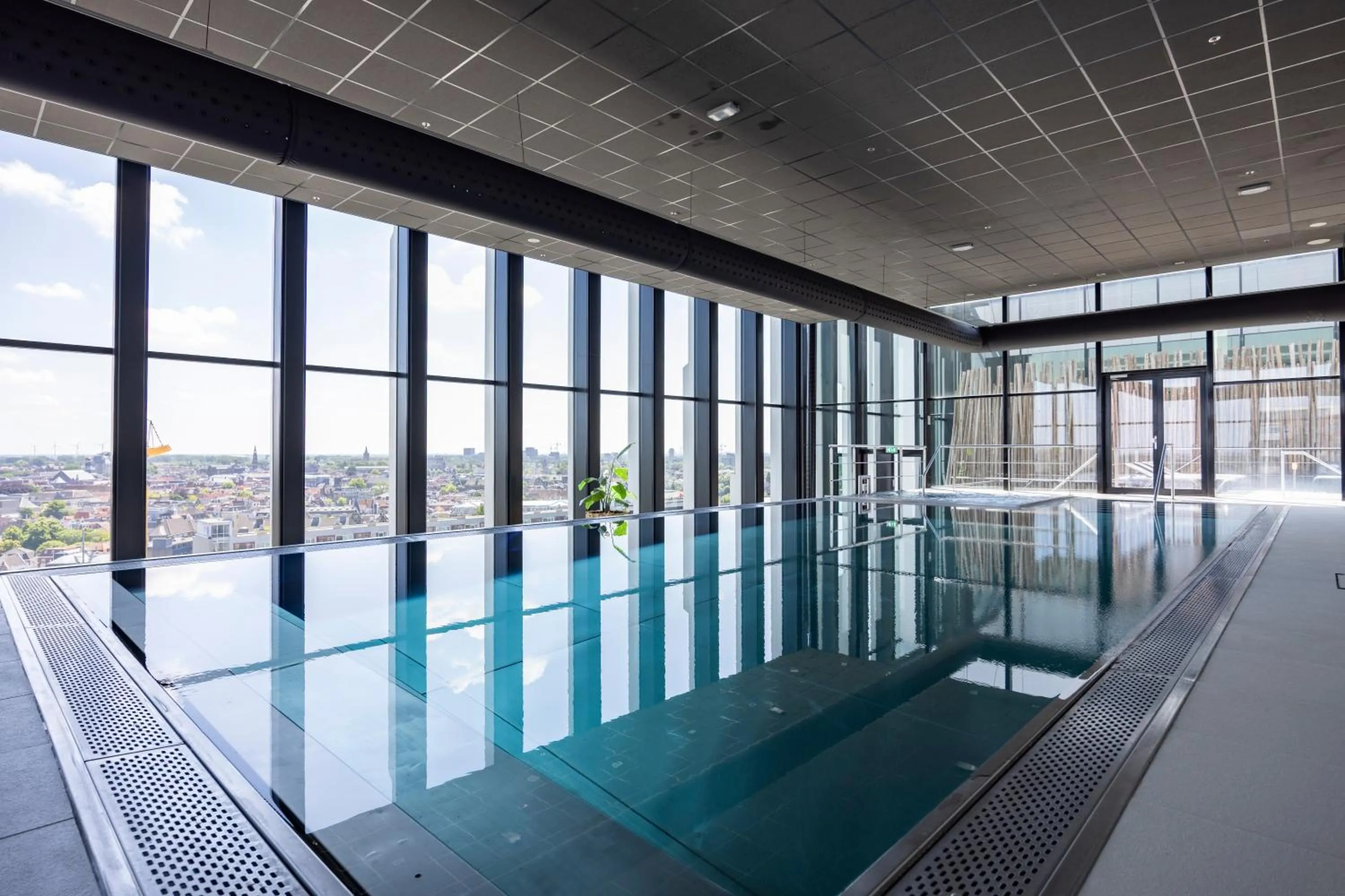 Swimming pool in Fletcher Wellness-Hotel Leiden