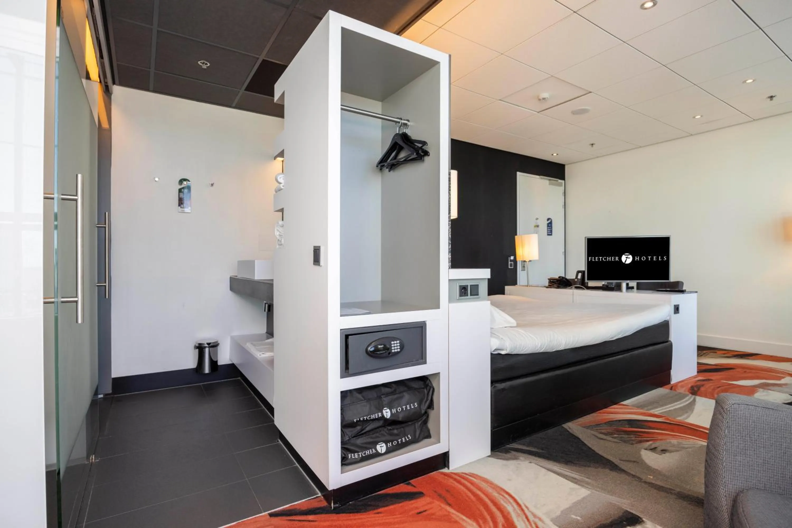 Bathroom, Bed in Fletcher Wellness-Hotel Leiden