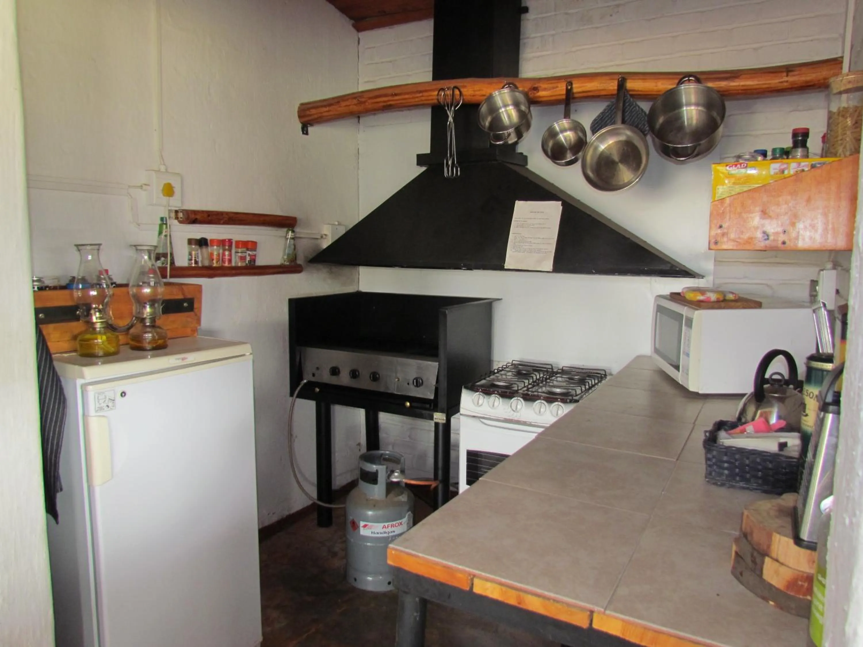 Communal kitchen in Pumula Guest Farm
