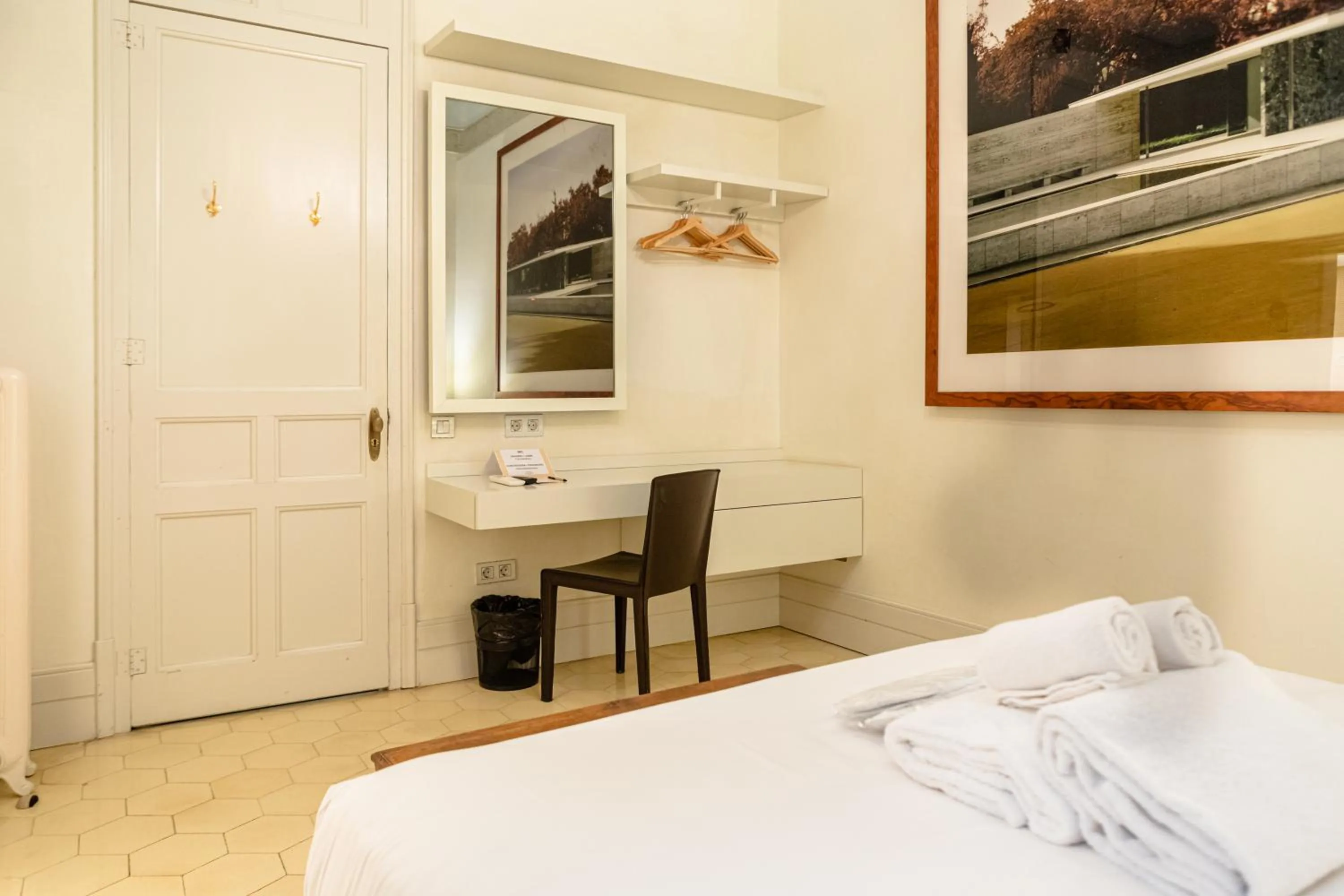 wardrobe, Bed in B&B Boutique Ca La Maria