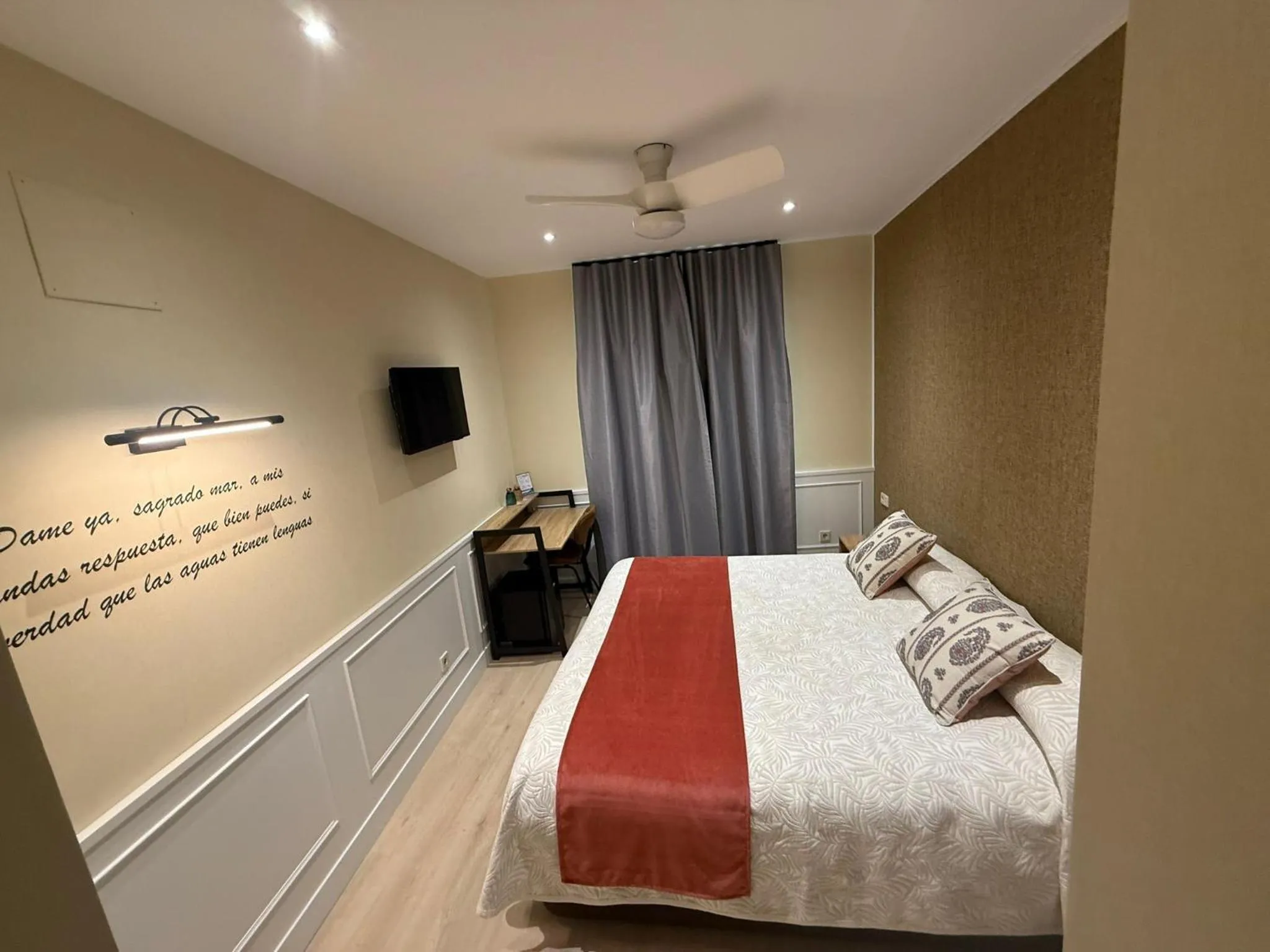 Photo of the whole room, Bed in Cálamo Guesthouse