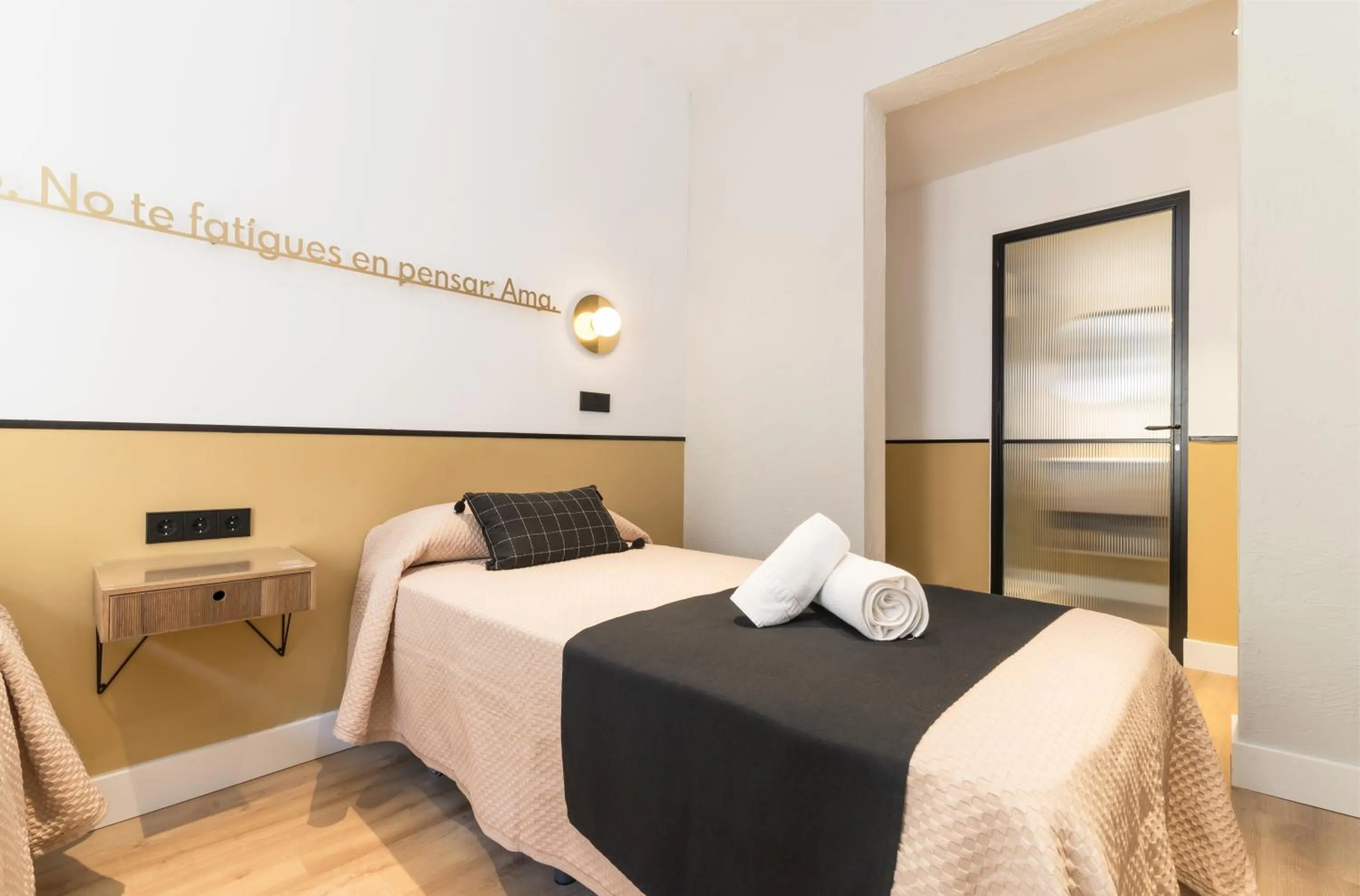 Photo of the whole room, Bed in Cálamo Guesthouse