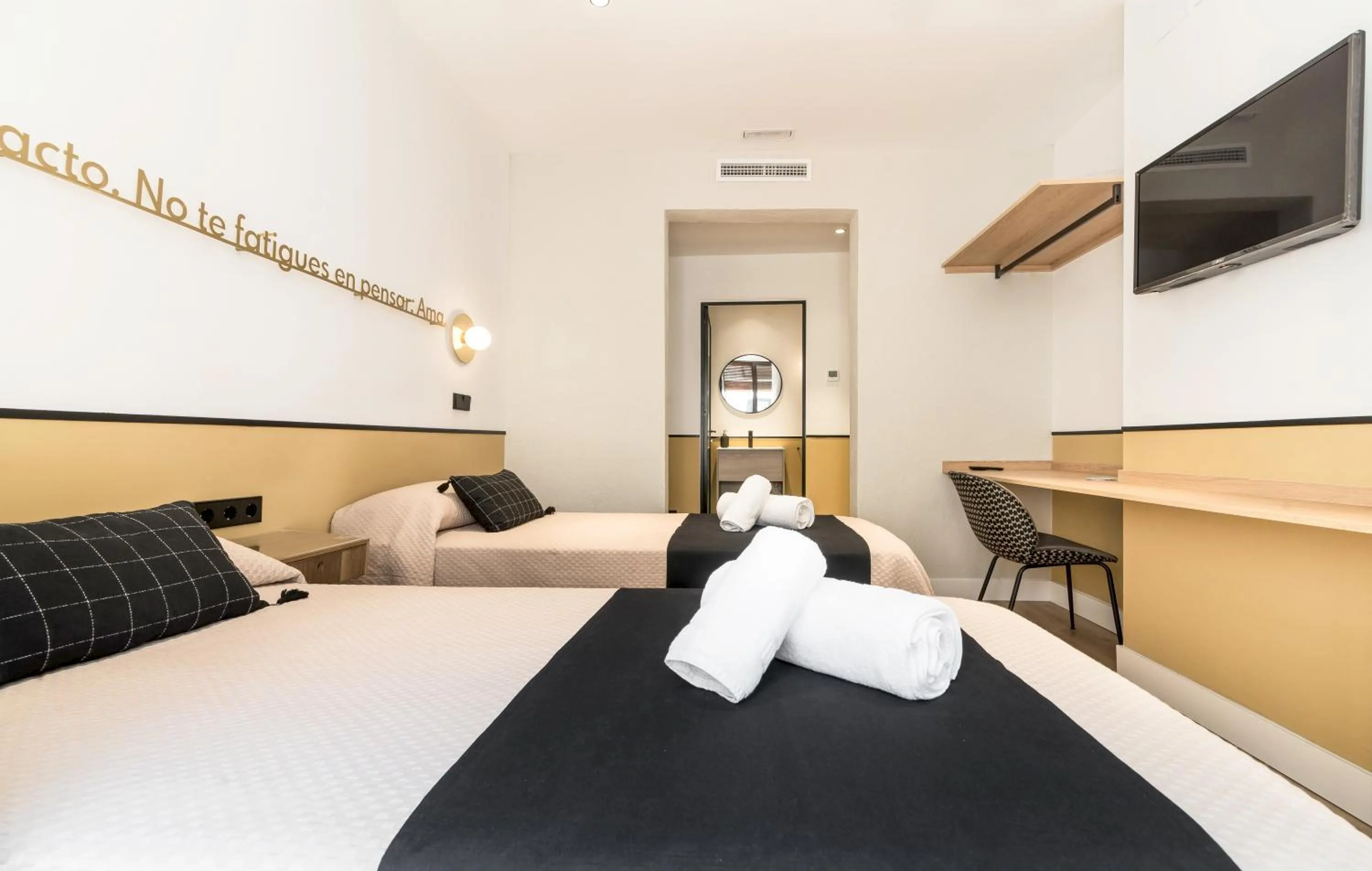 Photo of the whole room, Bed in Cálamo Guesthouse