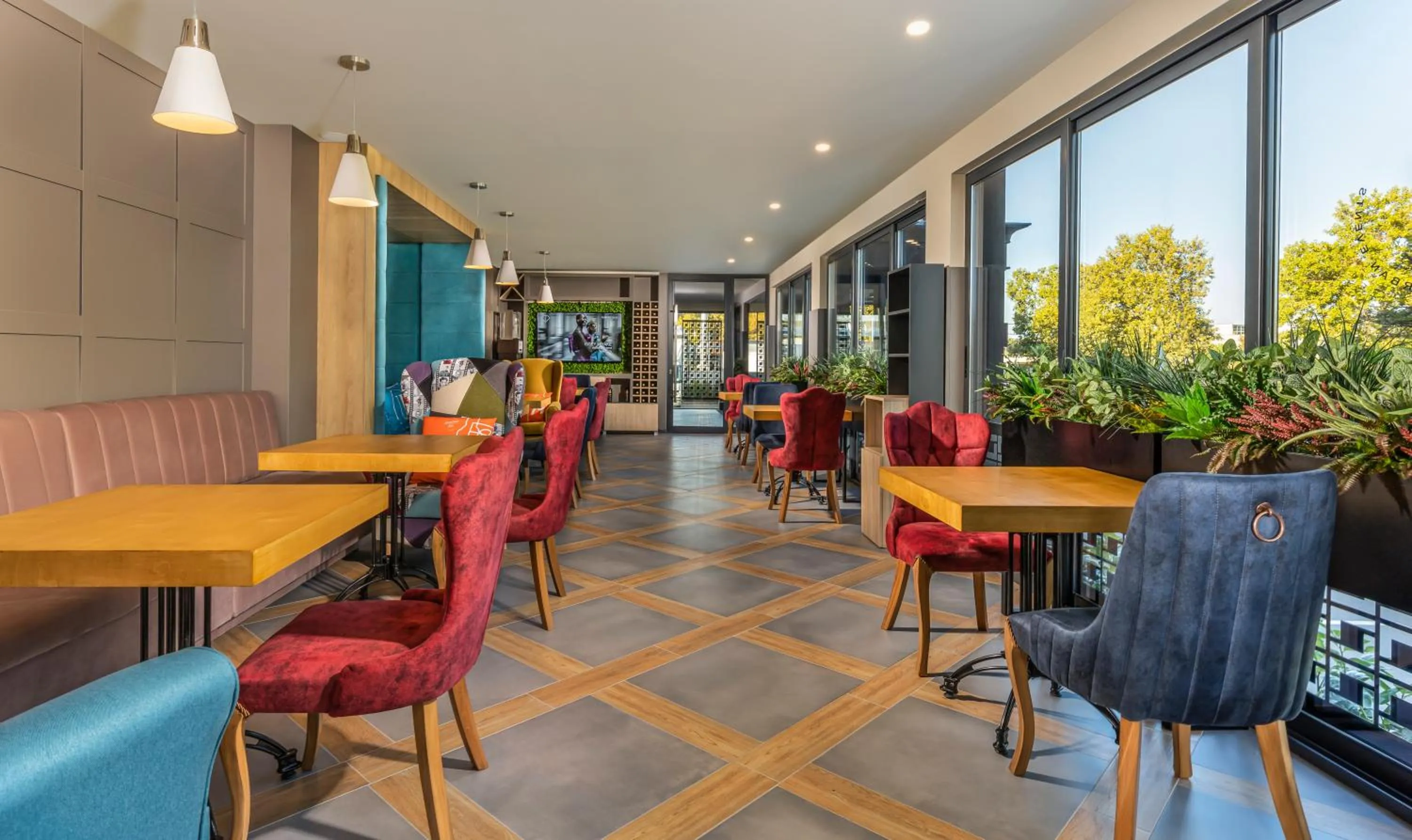 Restaurant/places to eat in Hotel Urban