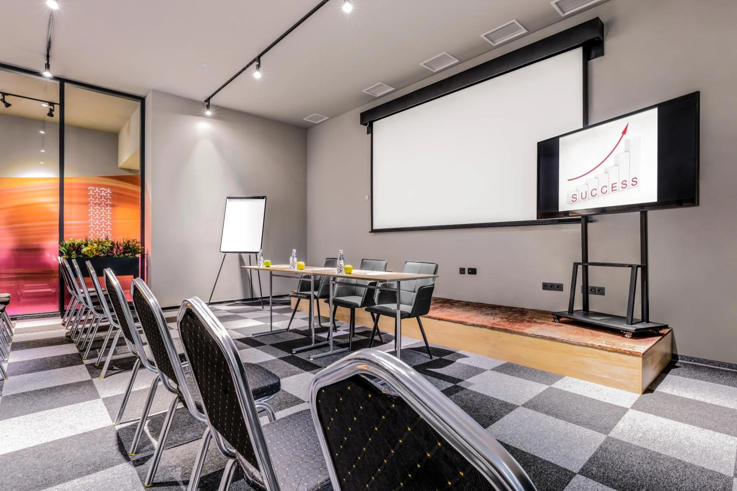 Communal lounge/ TV room in Hotel Urban
