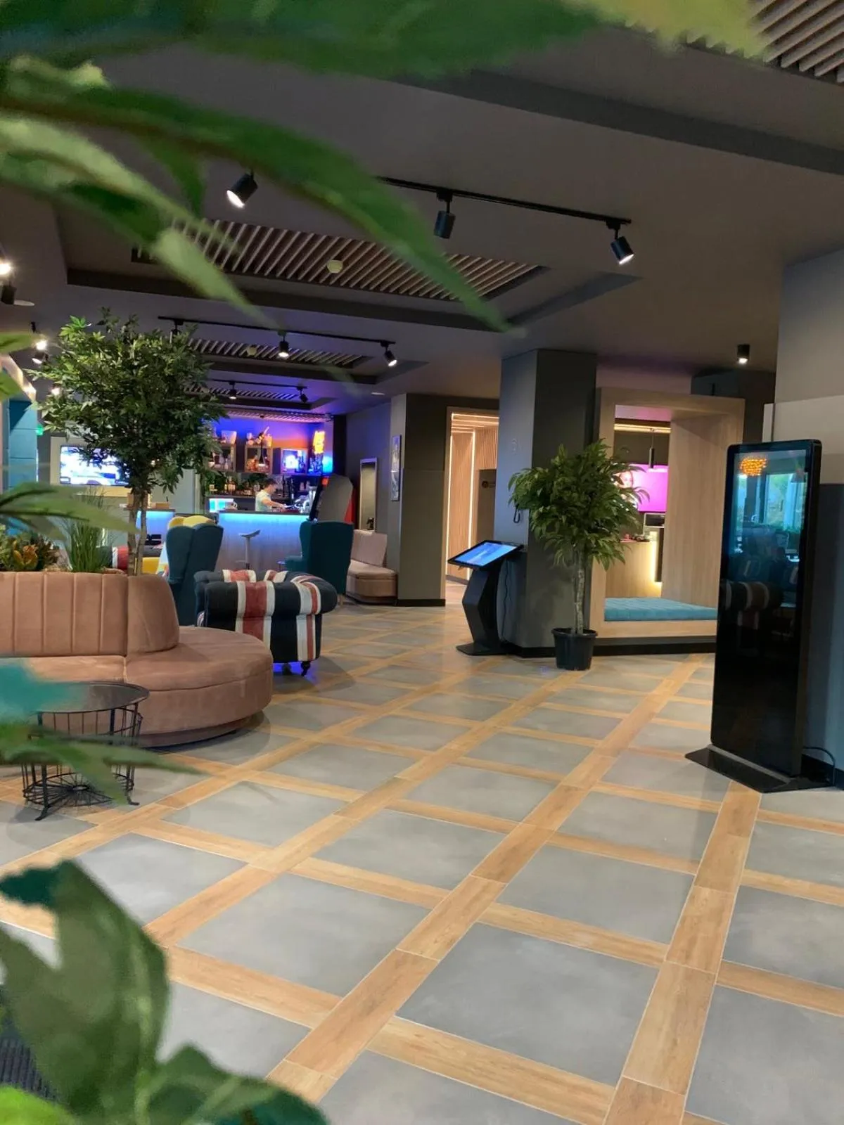 Communal lounge/ TV room in Hotel Urban