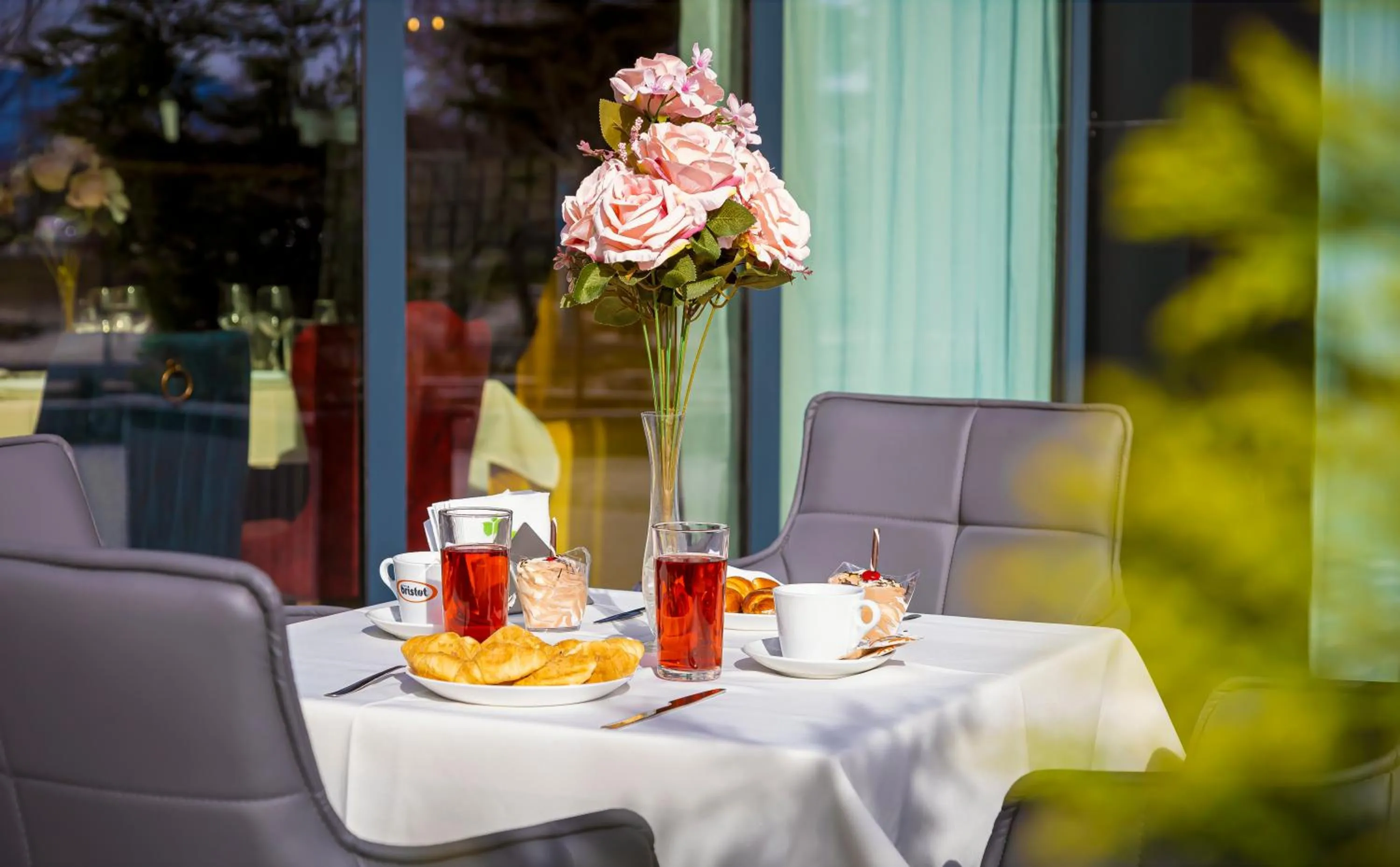 Restaurant/places to eat in Hotel Urban