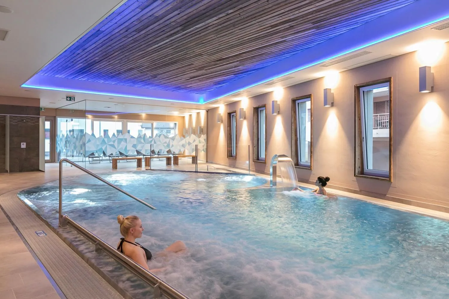 Swimming pool in Hotel Alex Business & SPA