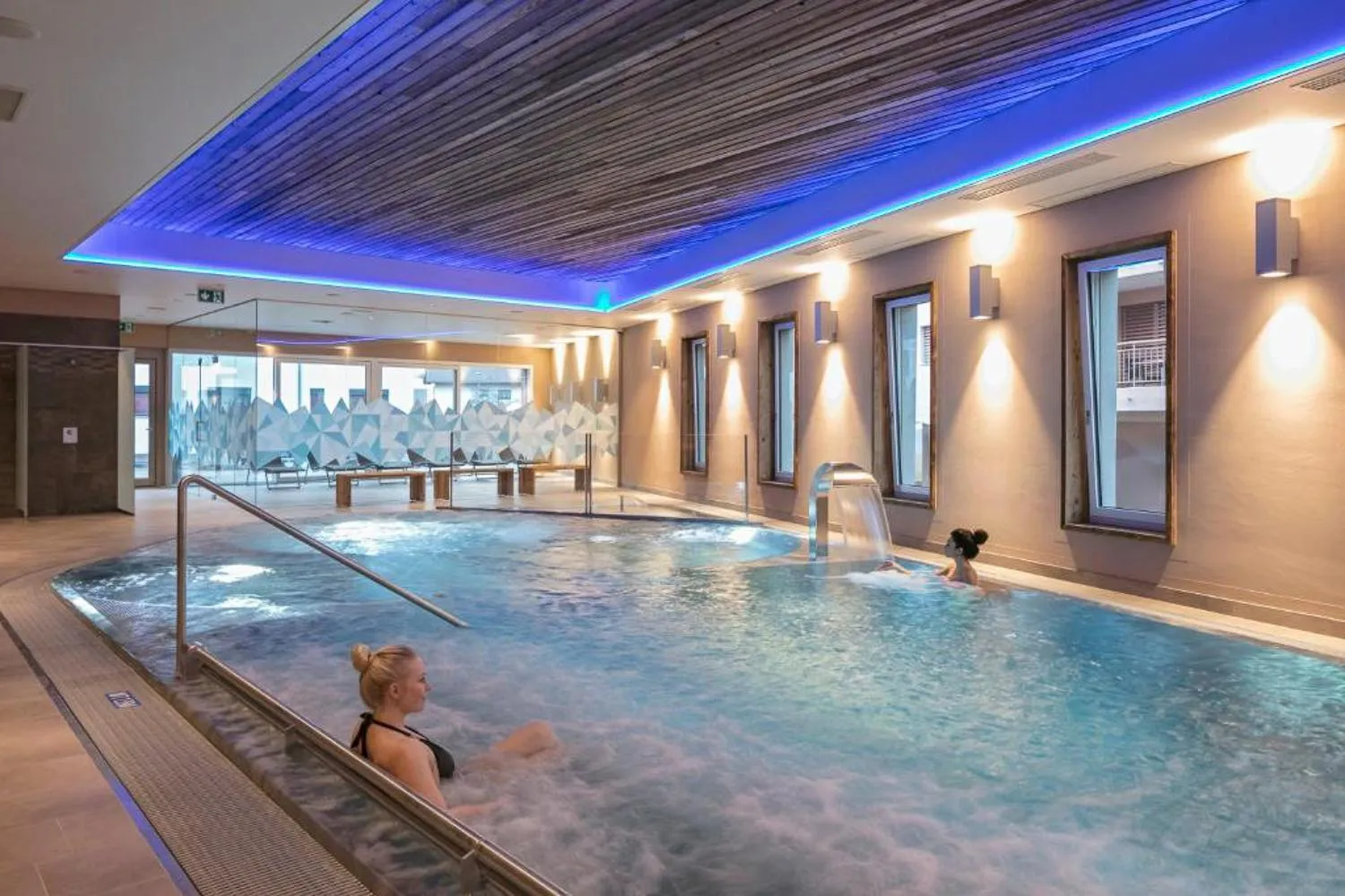 Swimming pool in Hotel Alex Business & SPA