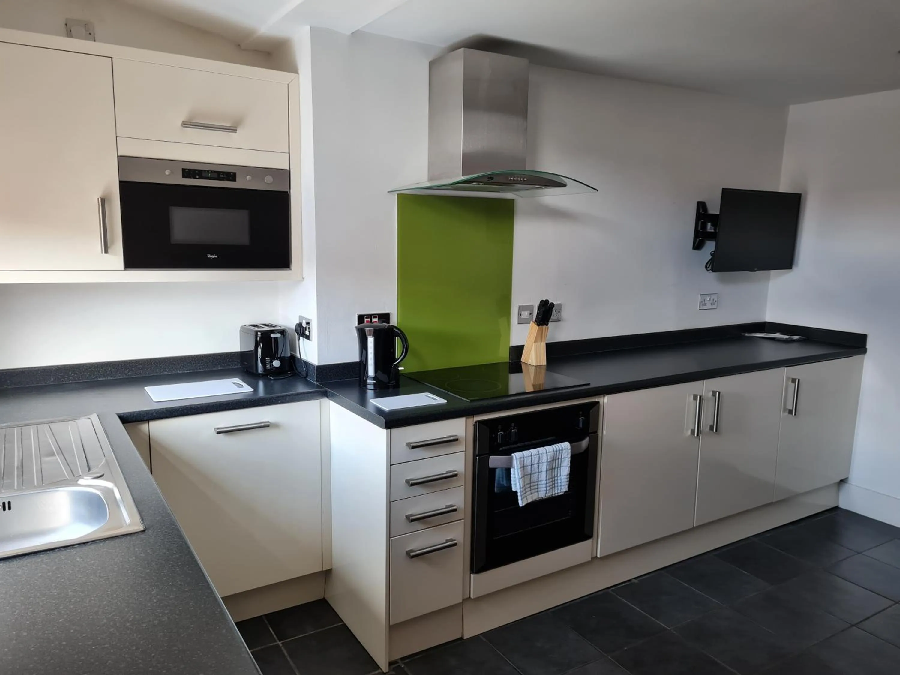 Kitchen or kitchenette in H.V Apartments
