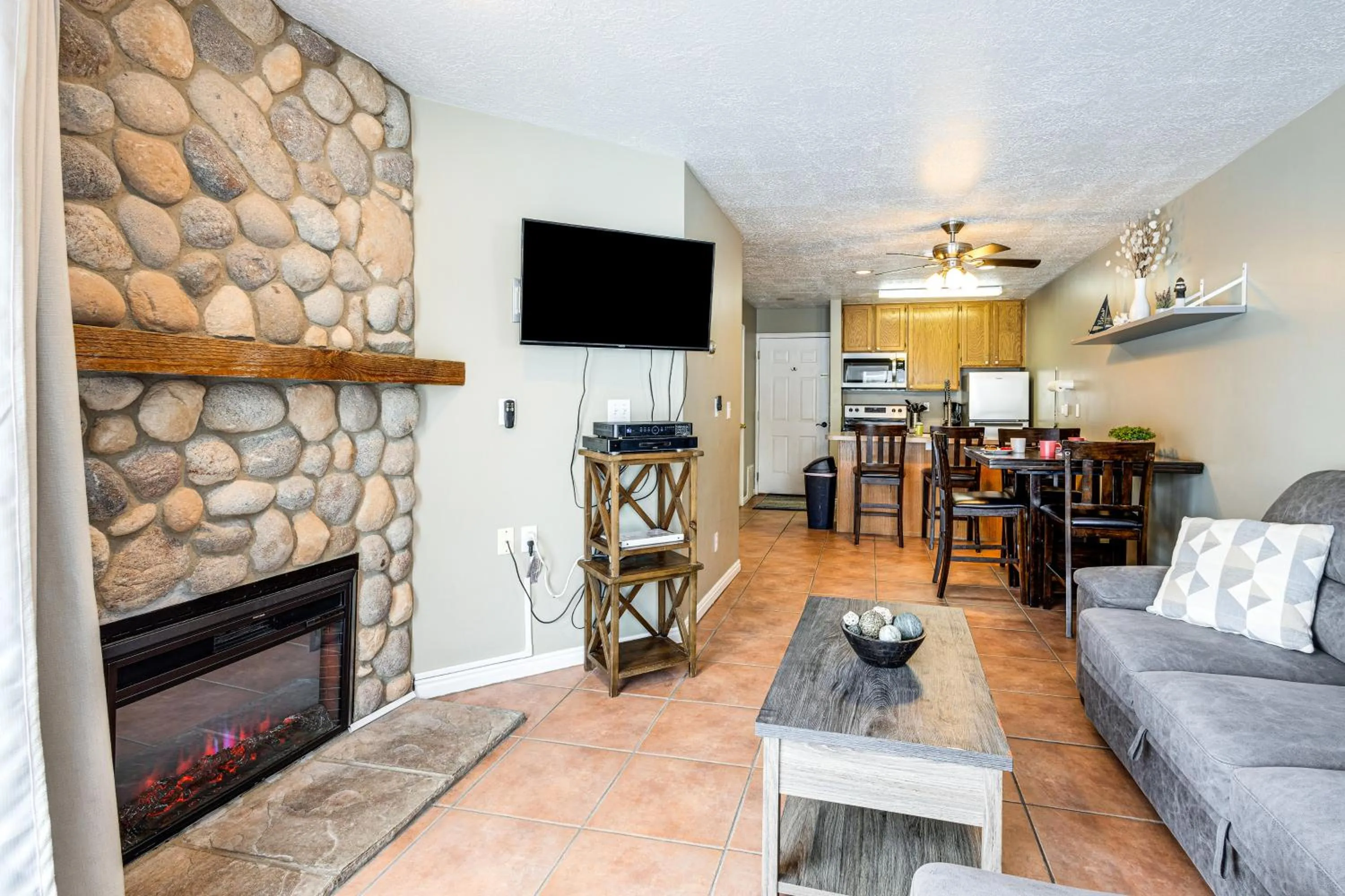 Garden City Condo with Pool Access by Bear Lake!