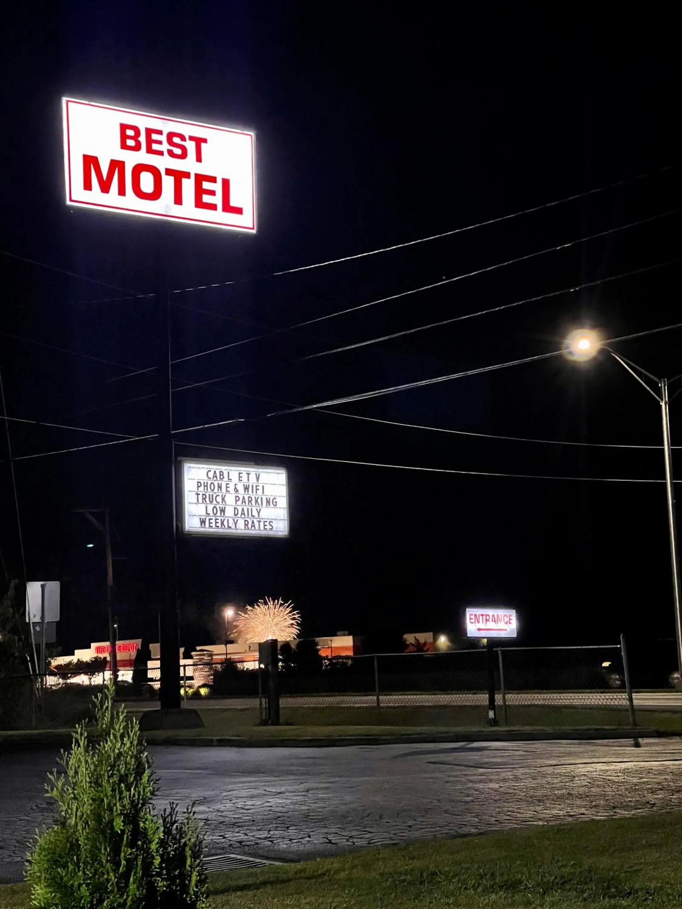 Night in Best Motel Bowling Green