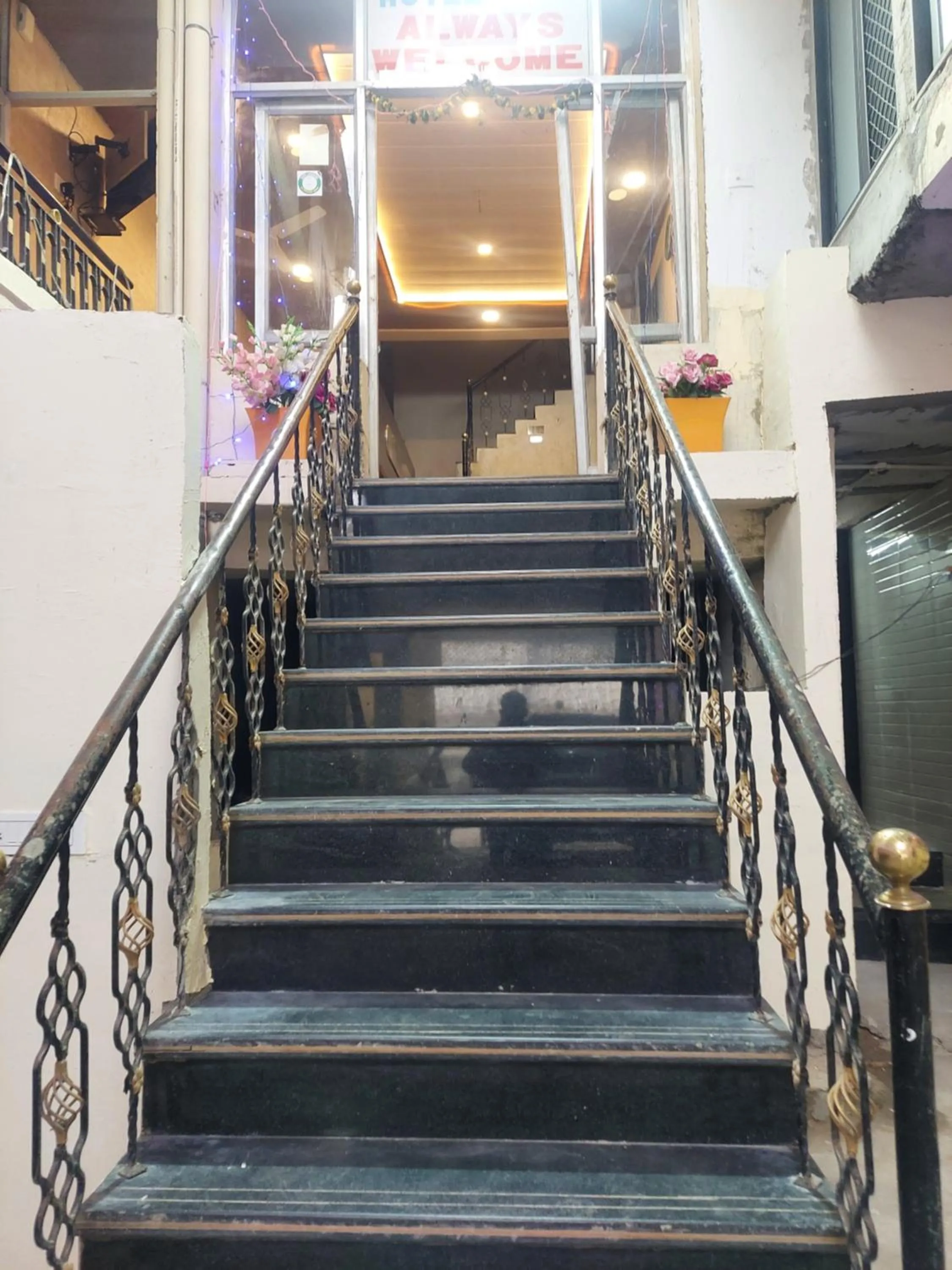 Facade/entrance in Hotel Always Welcome by SAH