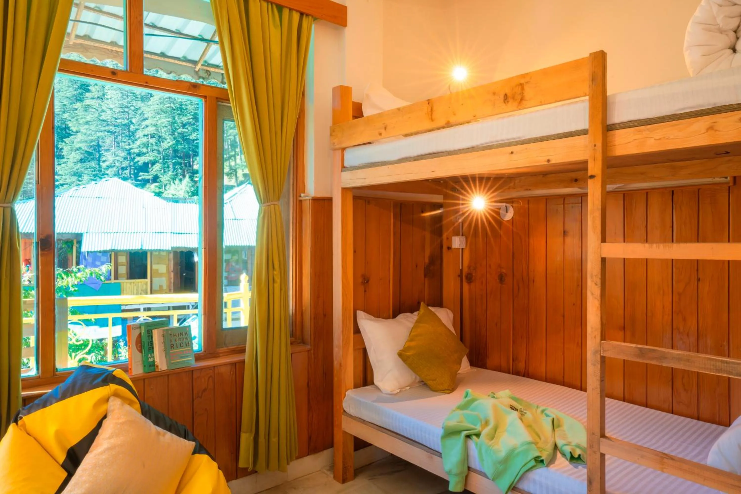bunk bed, Bed in Zostel Shangarh, Kullu